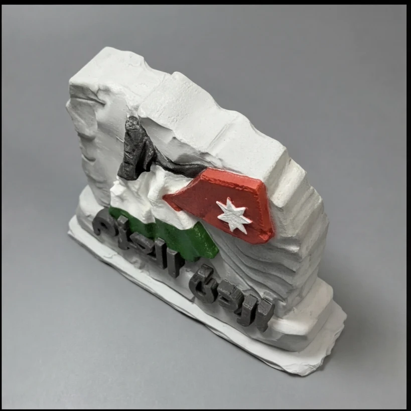 ديكور مكتبي بخامة صخرية: علم وخريطة الأردن