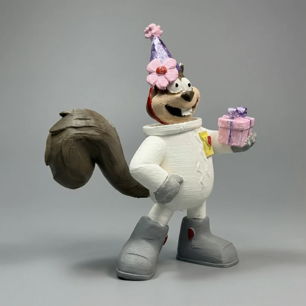 مجسم ساندي تشيكس بقبعة الحفلات