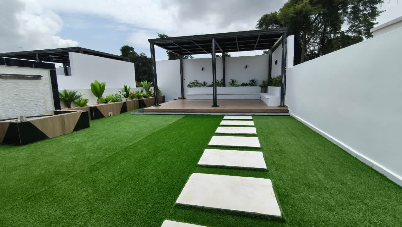 EN VENTE 2 MAGNIFIQUES VILLAS MODERNES, À LA RIVIERA ABATTA DANS UNE ZONE RÉSIDENTIELLE ET CALME,AVEC PISCINE 🏊 ET PERGOLA ,bâties chacune sur 300 m2 .