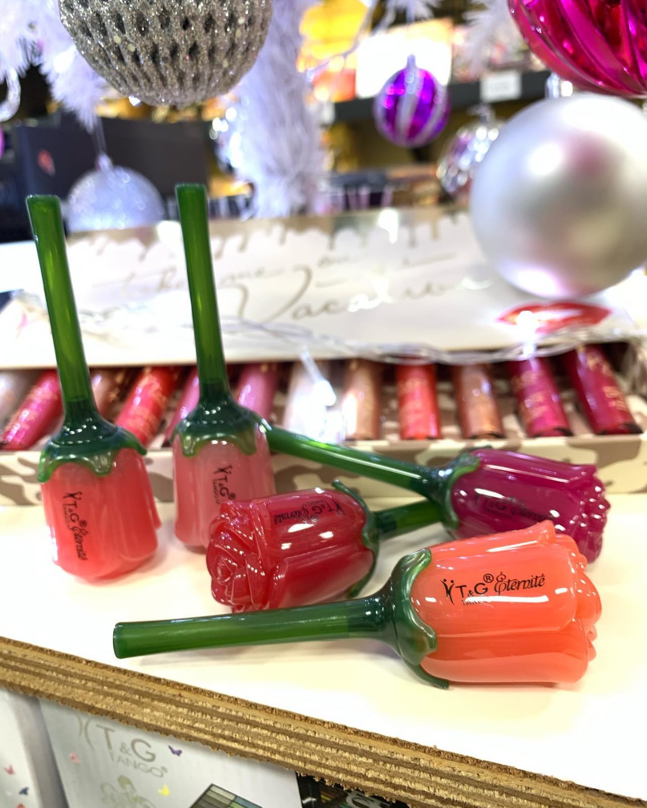 Brillo labial en forma de rosa