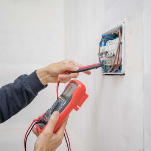 Instalação de tomadas e interruptores