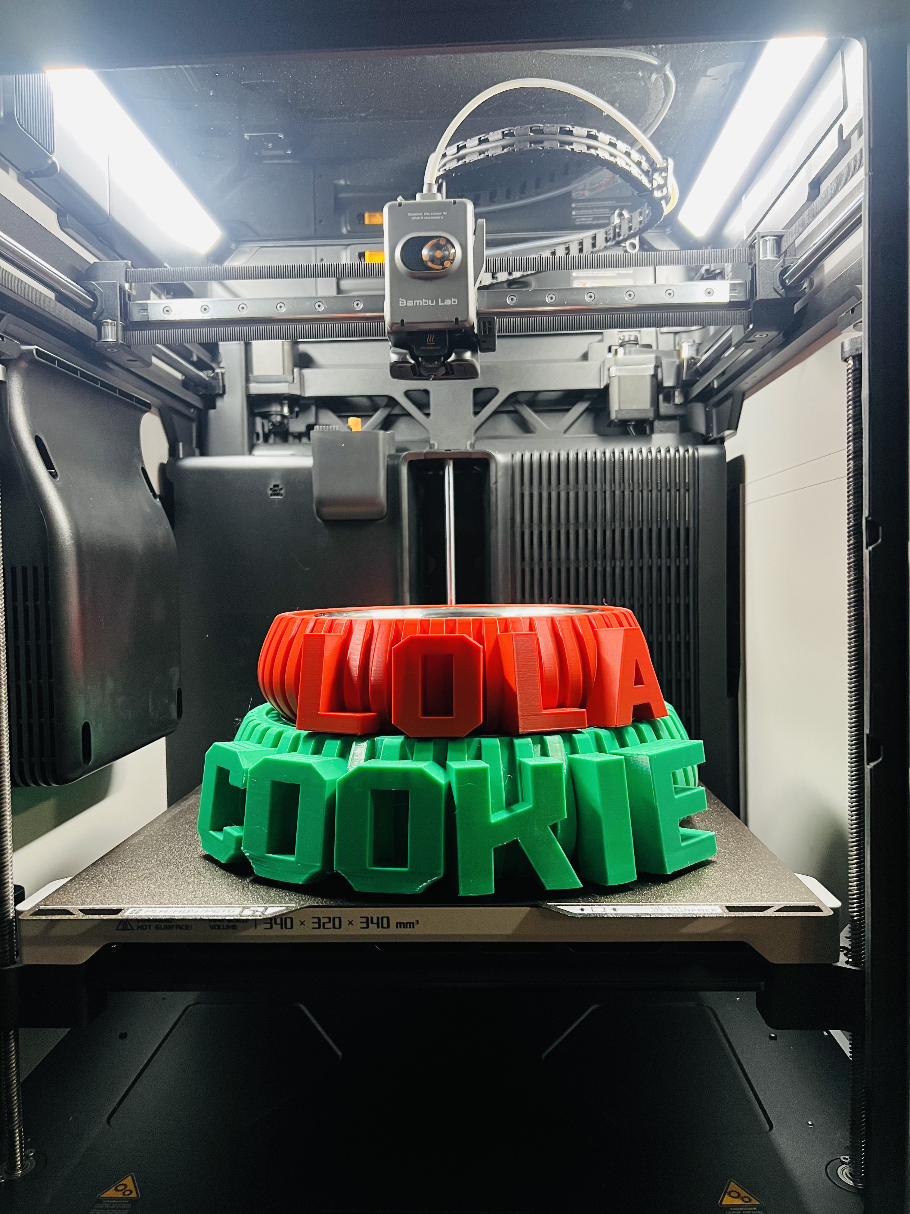 Lola & Cookie: La Colección Signature de PrintIA