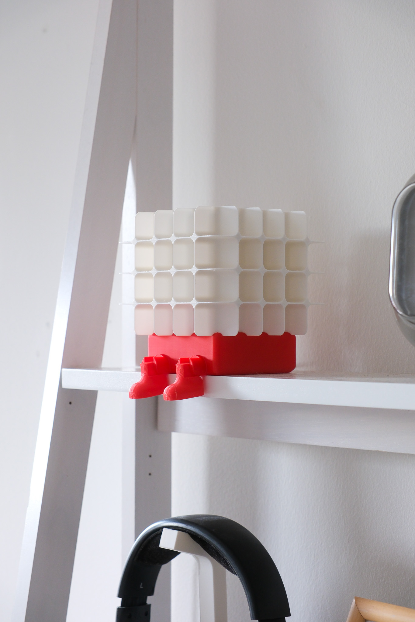 Alex (Red), Your Lamp Buddy