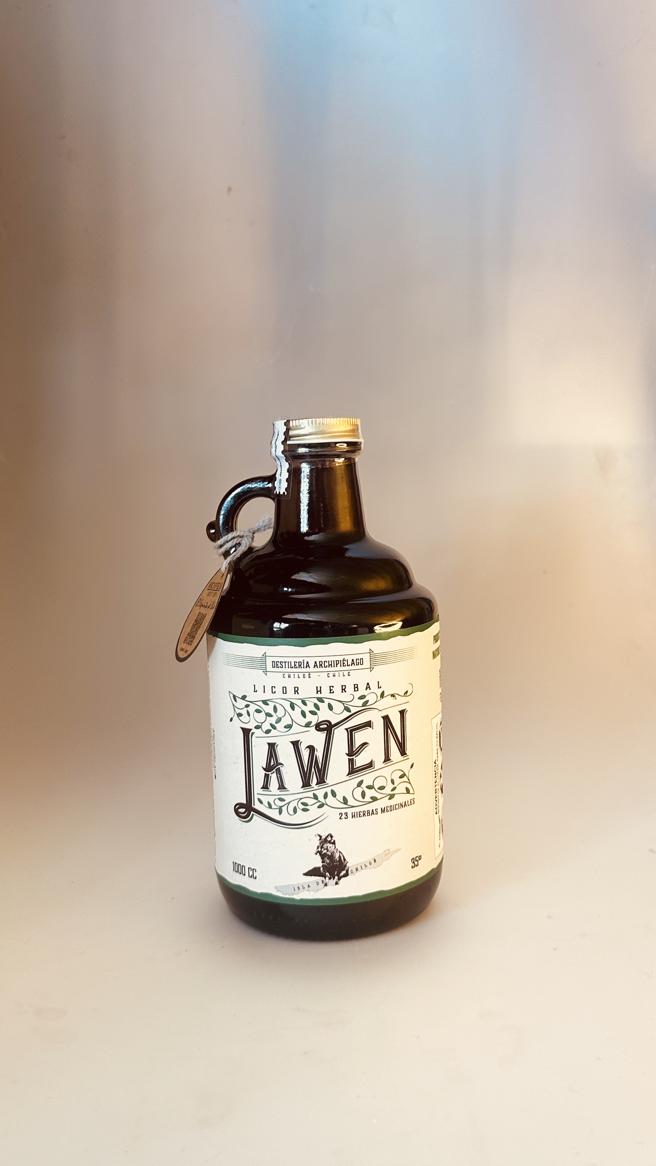 Licor Herbal Lawen de Destilería Archipiélago