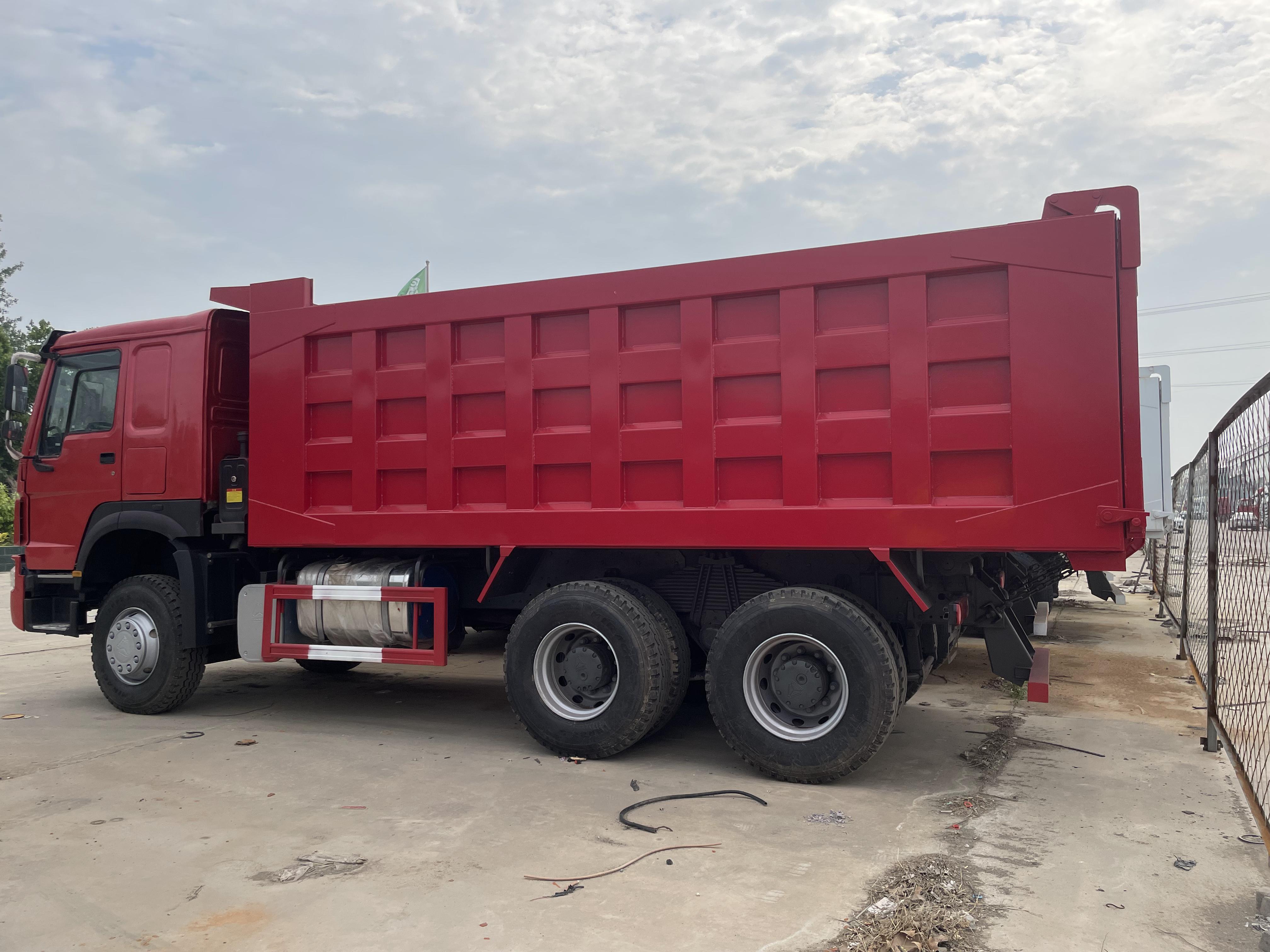 Red HOWO SINOTRUK Dump Truck
