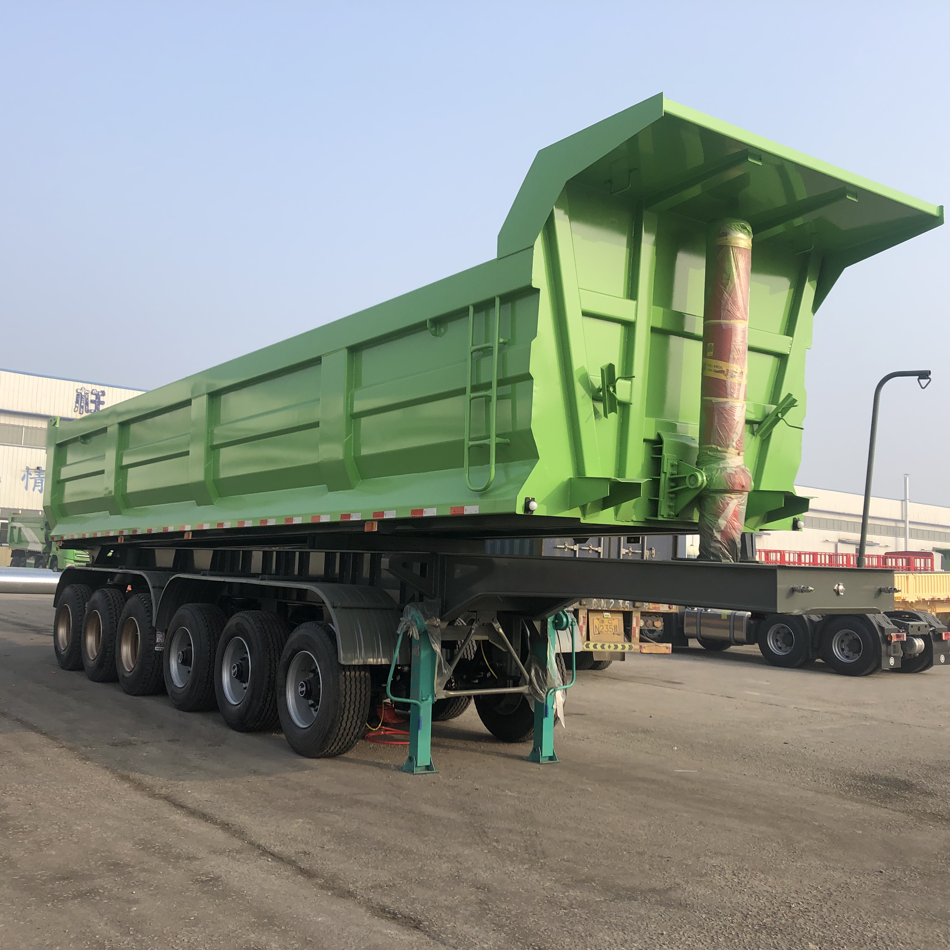 Heavy Duty Dump Semi-Trailer
