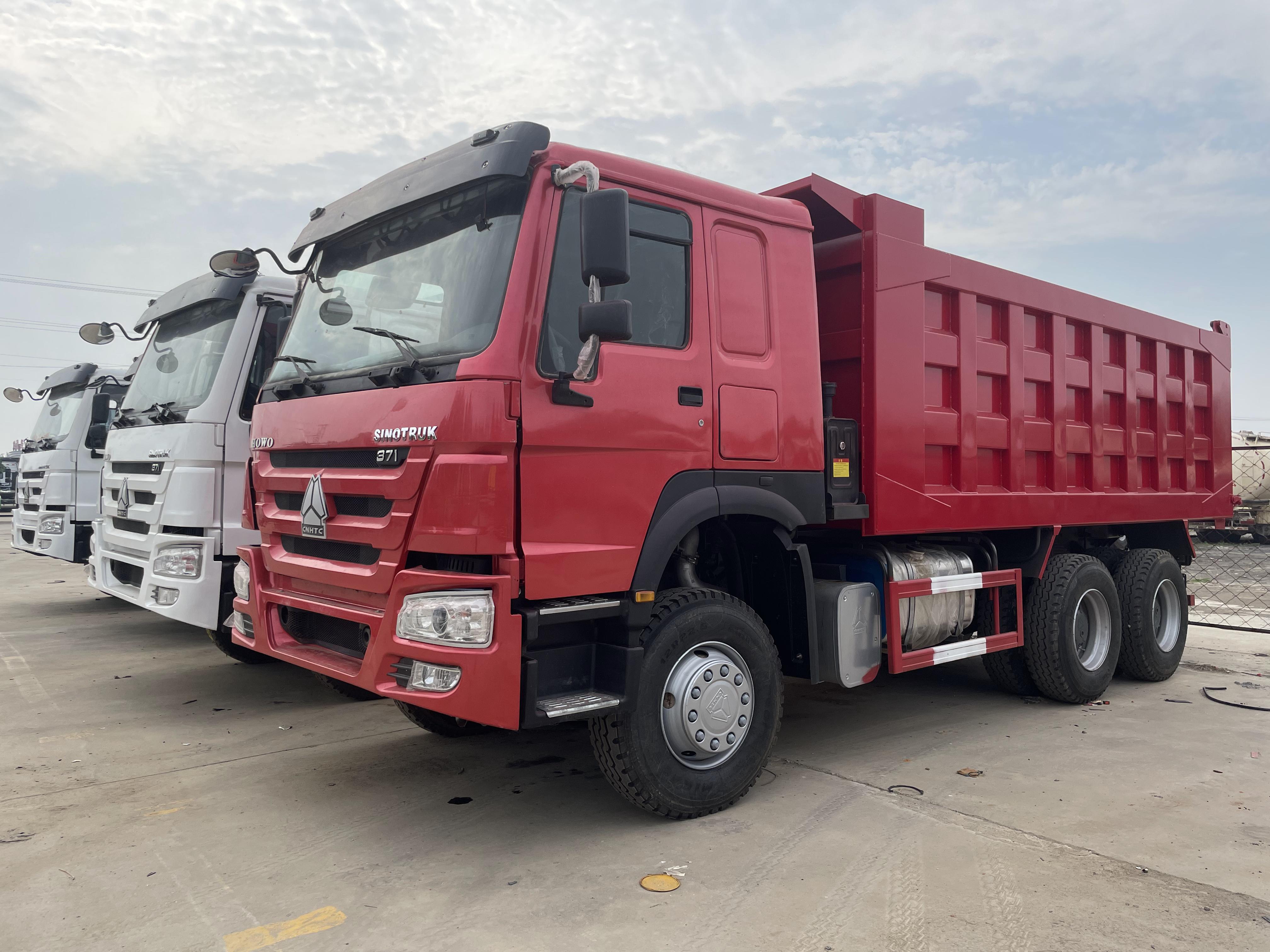 Red HOWO SINOTRUK Dump Truck
