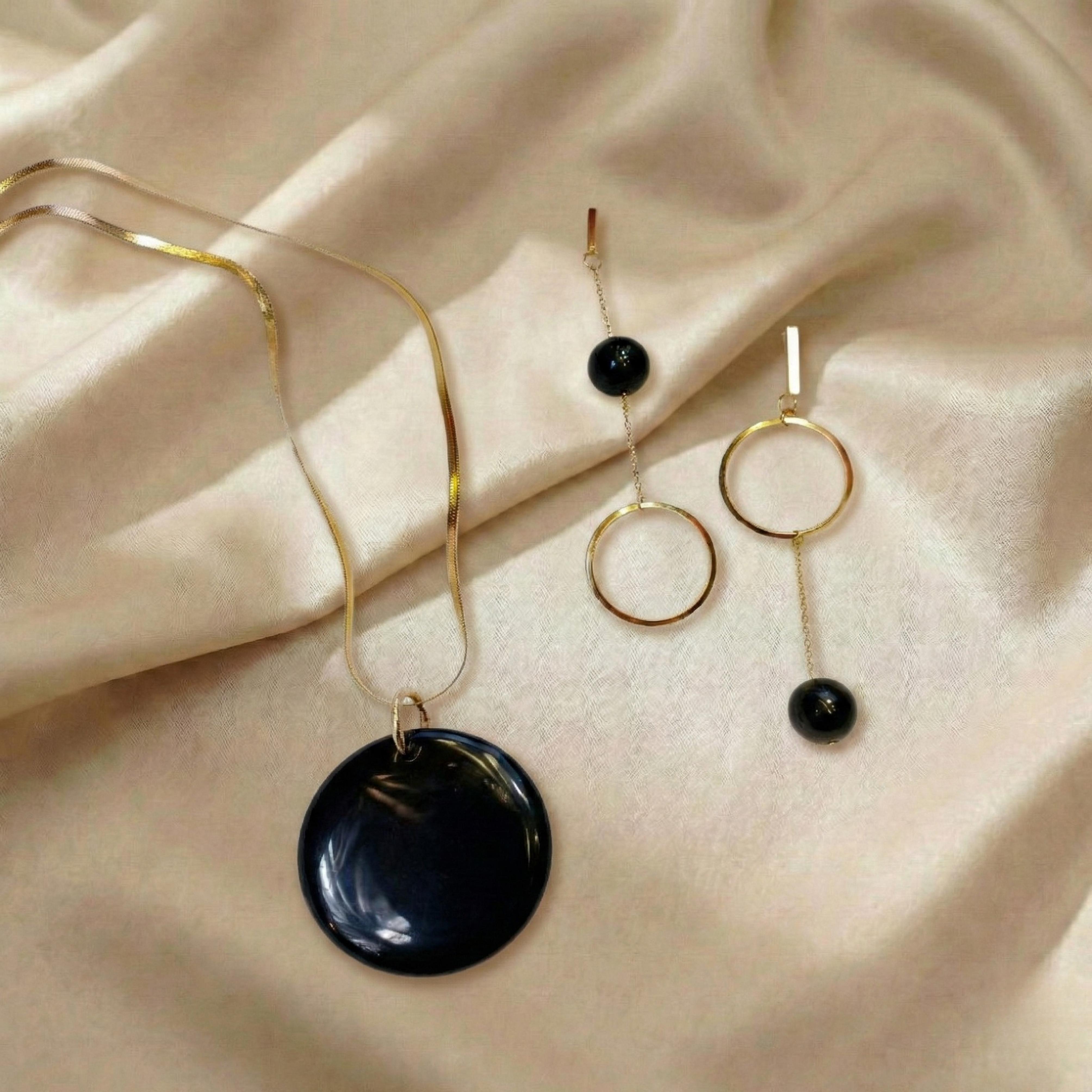 Asymmetric Onyx Jewellery Set