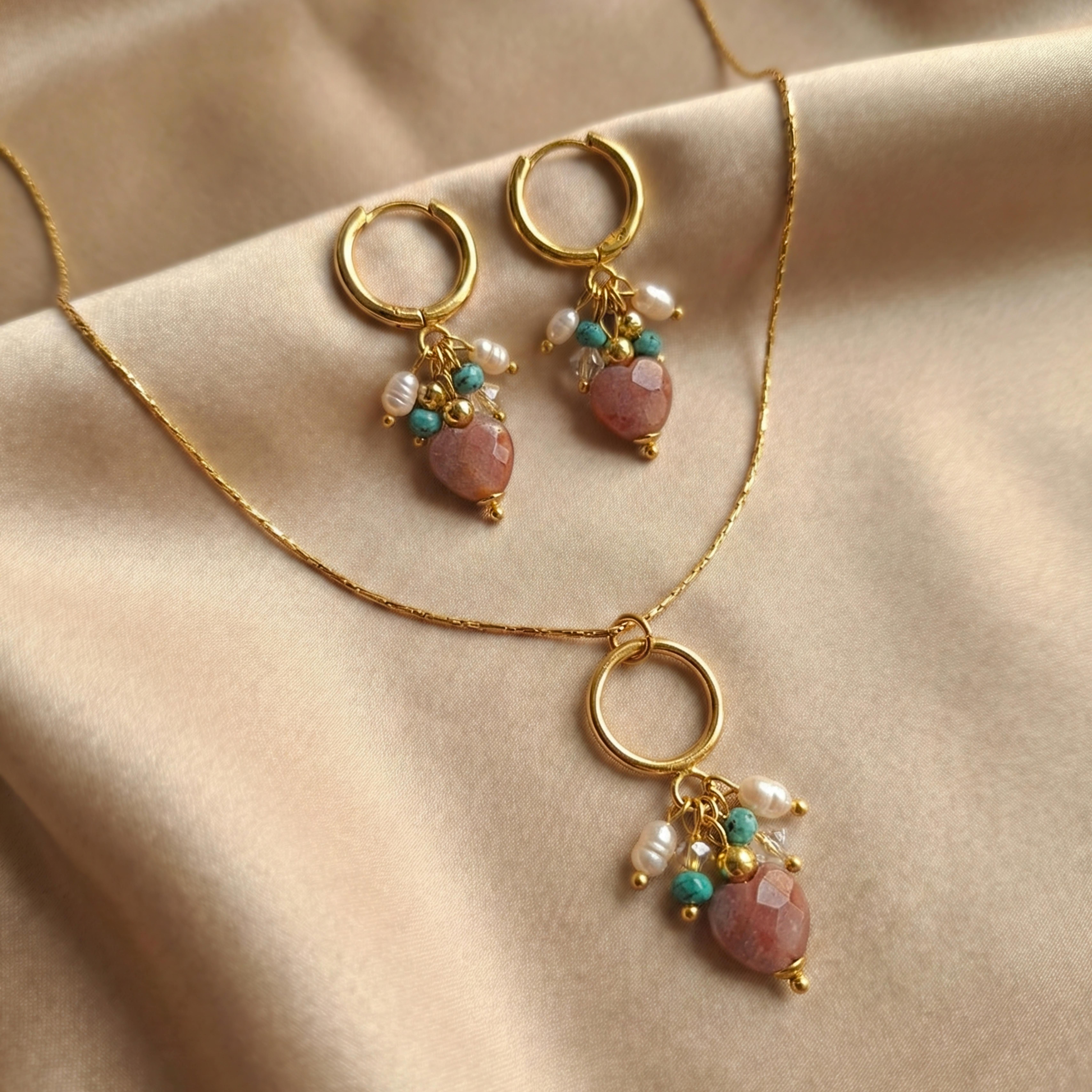 The Heart`s Glow Jewellery Set