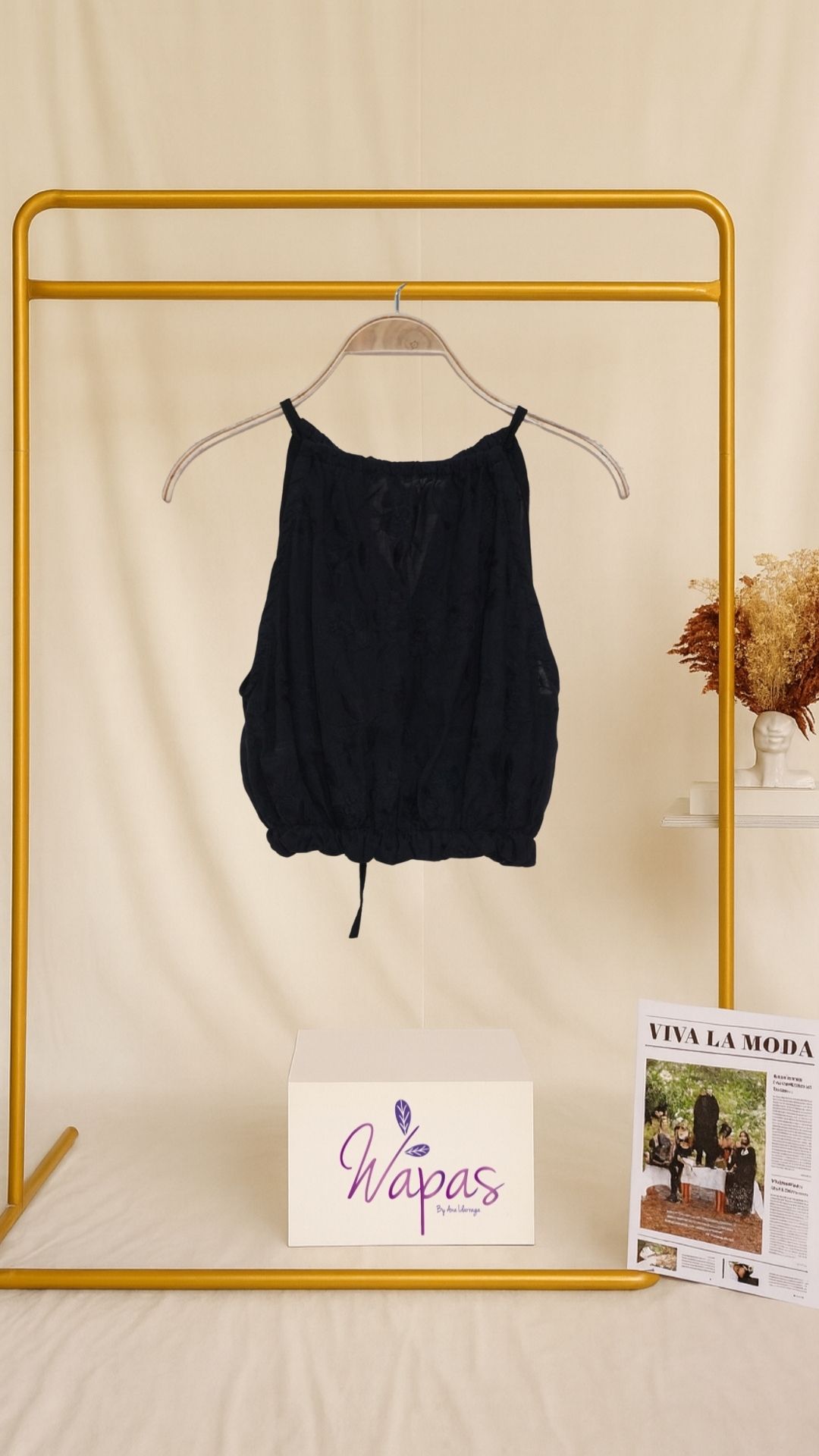 Top negro de tirantes