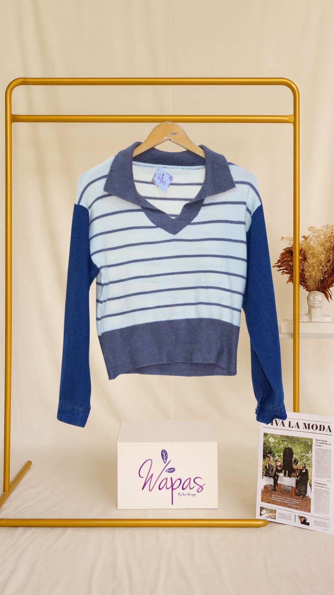 Suéter azul de rayas
