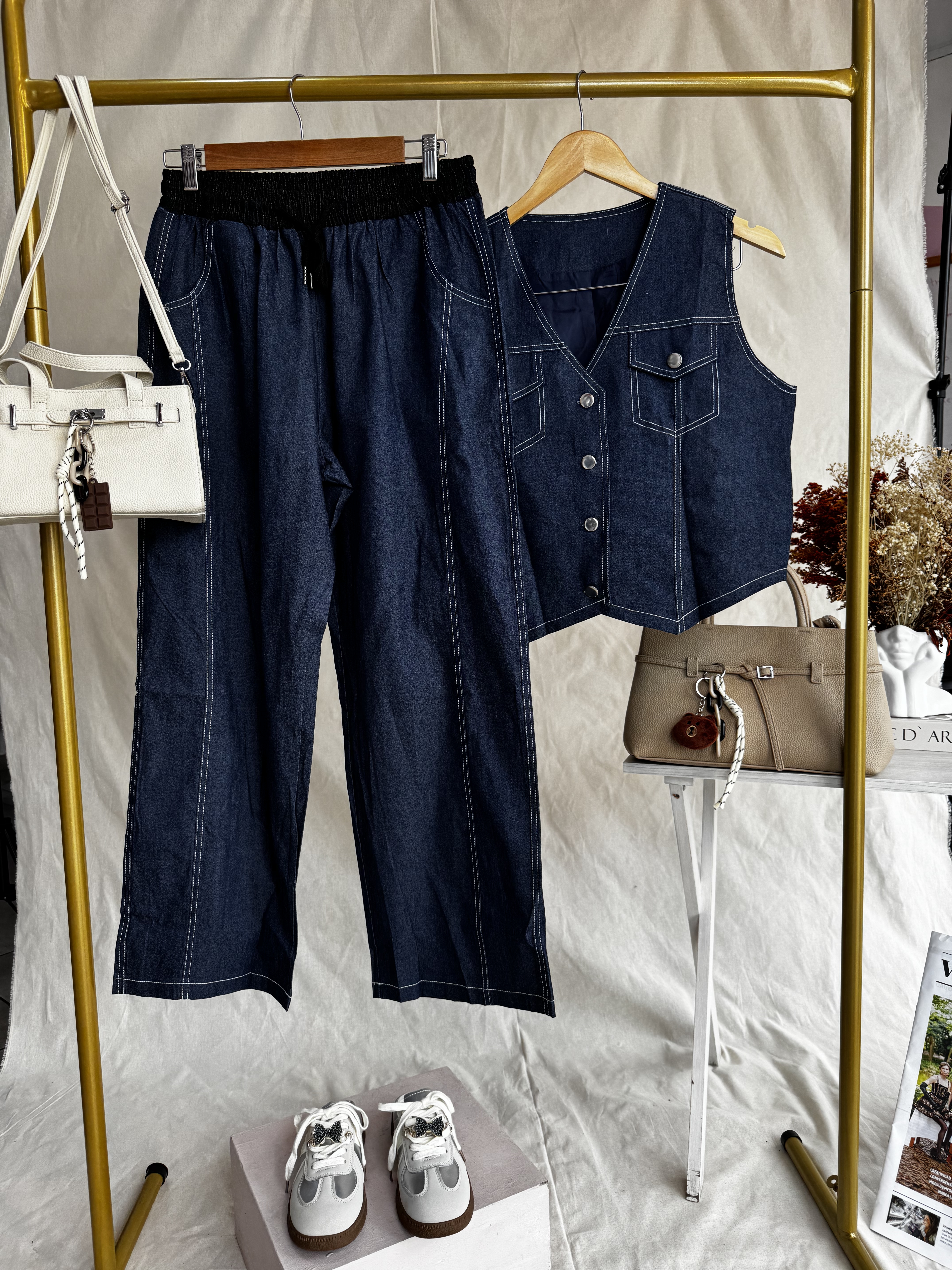Conjunto de chaleco y pantalón de mezclilla