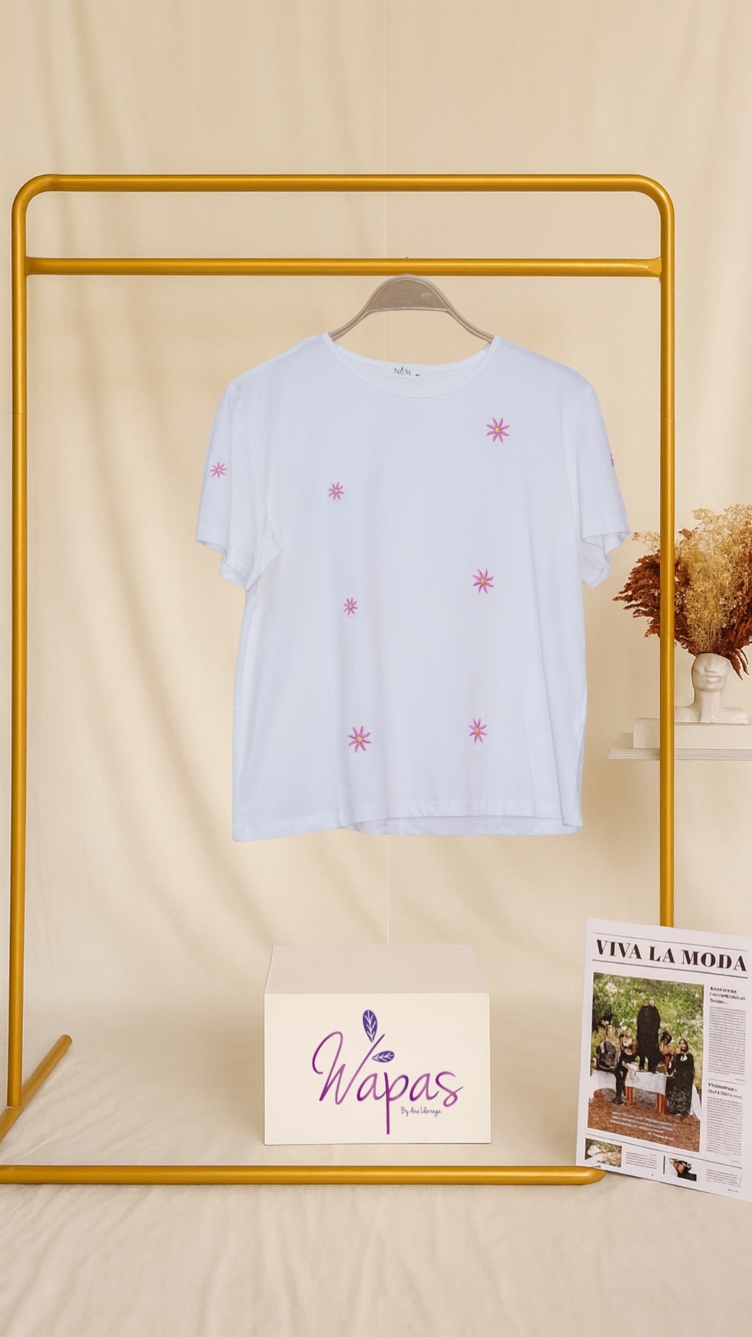 Camiseta blanca con detalles de estrella