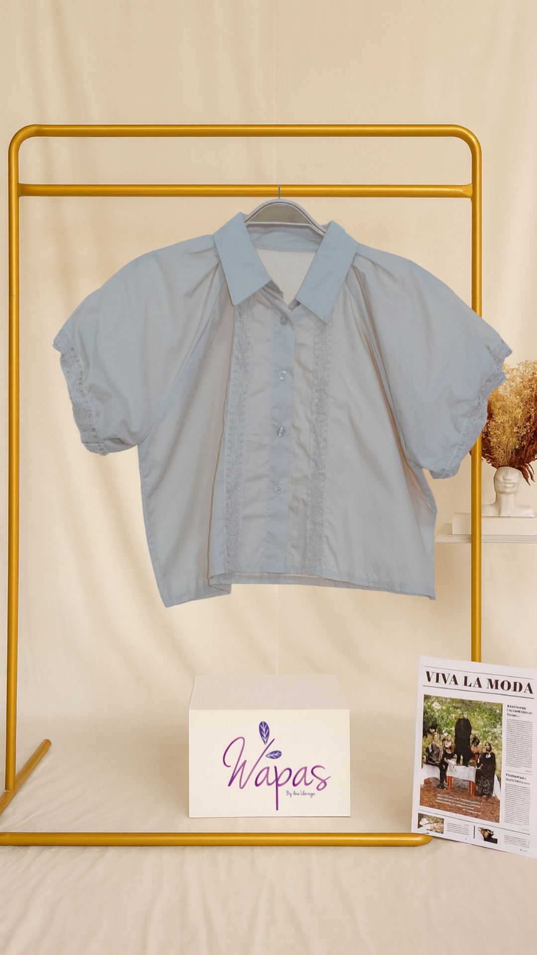 Blusa celeste de manga corta