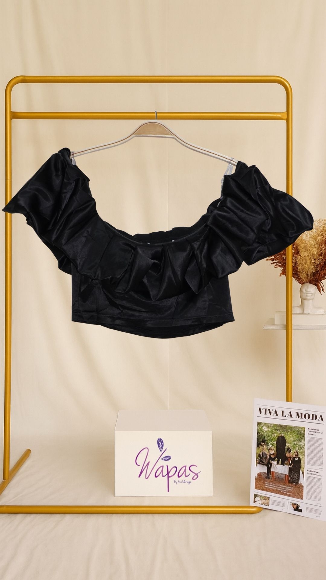 Blusa negra de hombros descubiertos