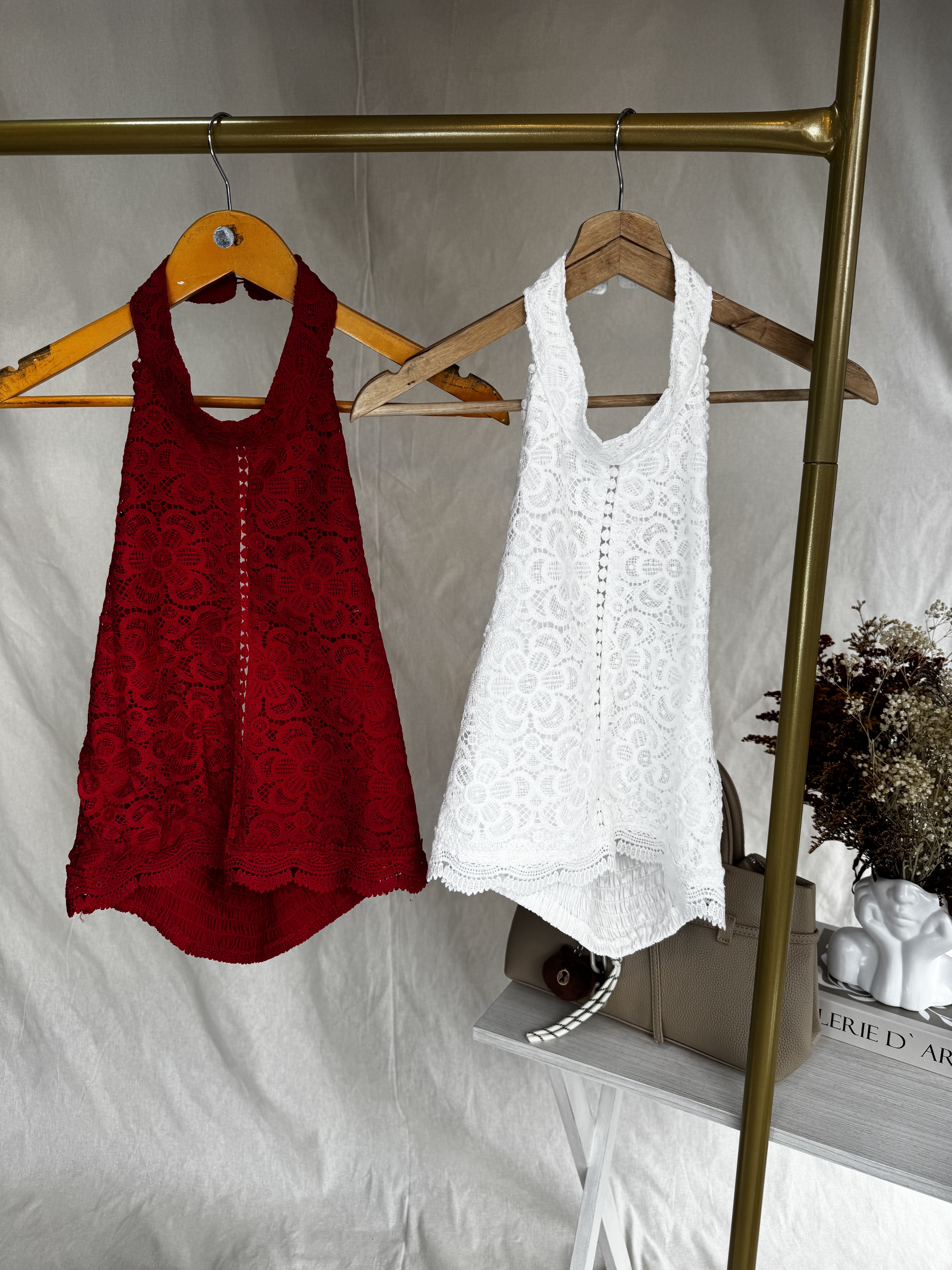 Blusa de encaje sin mangas