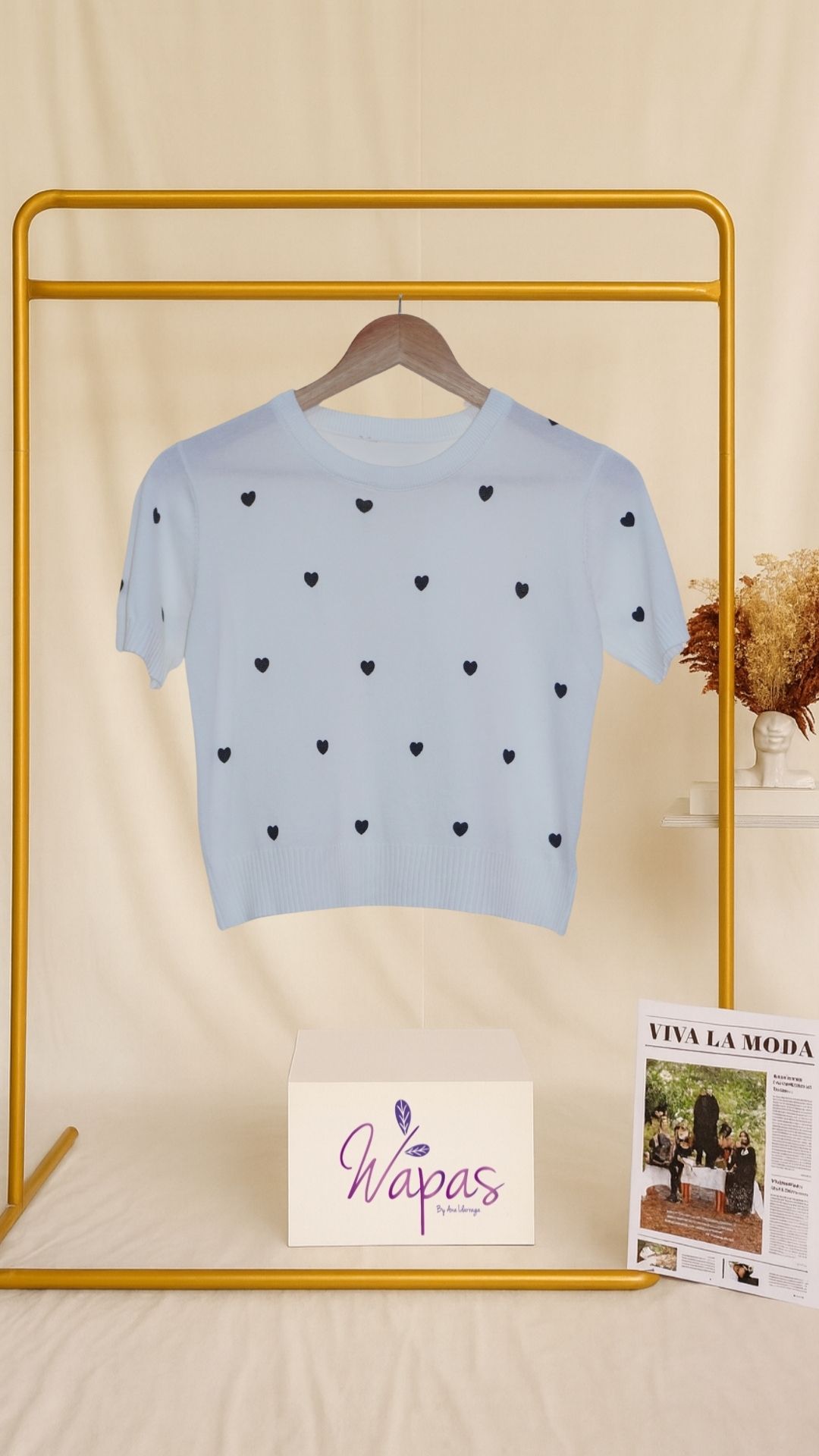 Suéter claro de corazones