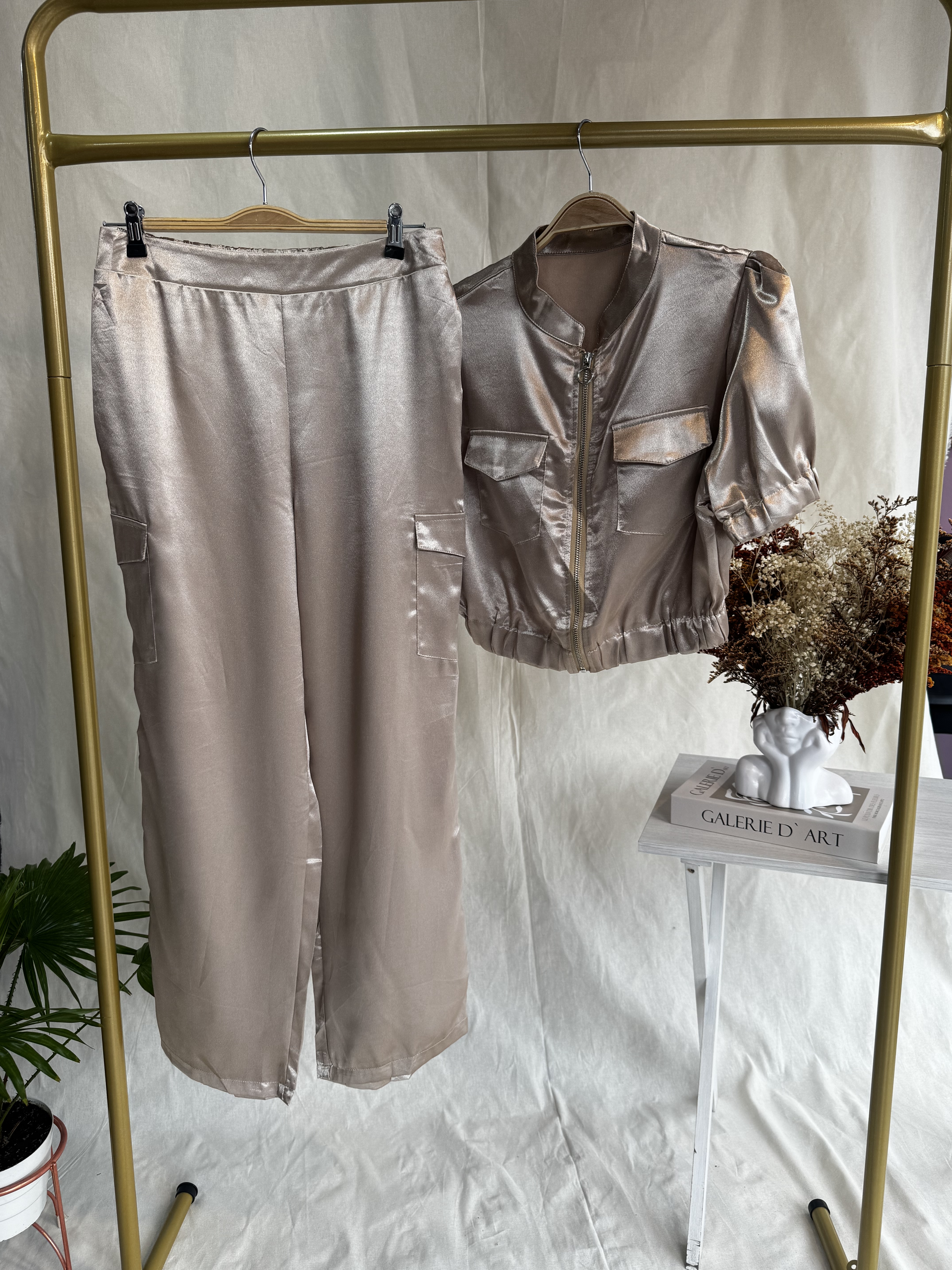 Conjunto de ropa satinada