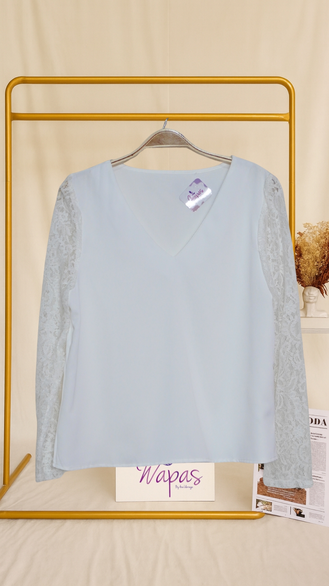 Blusa con mangas de encaje