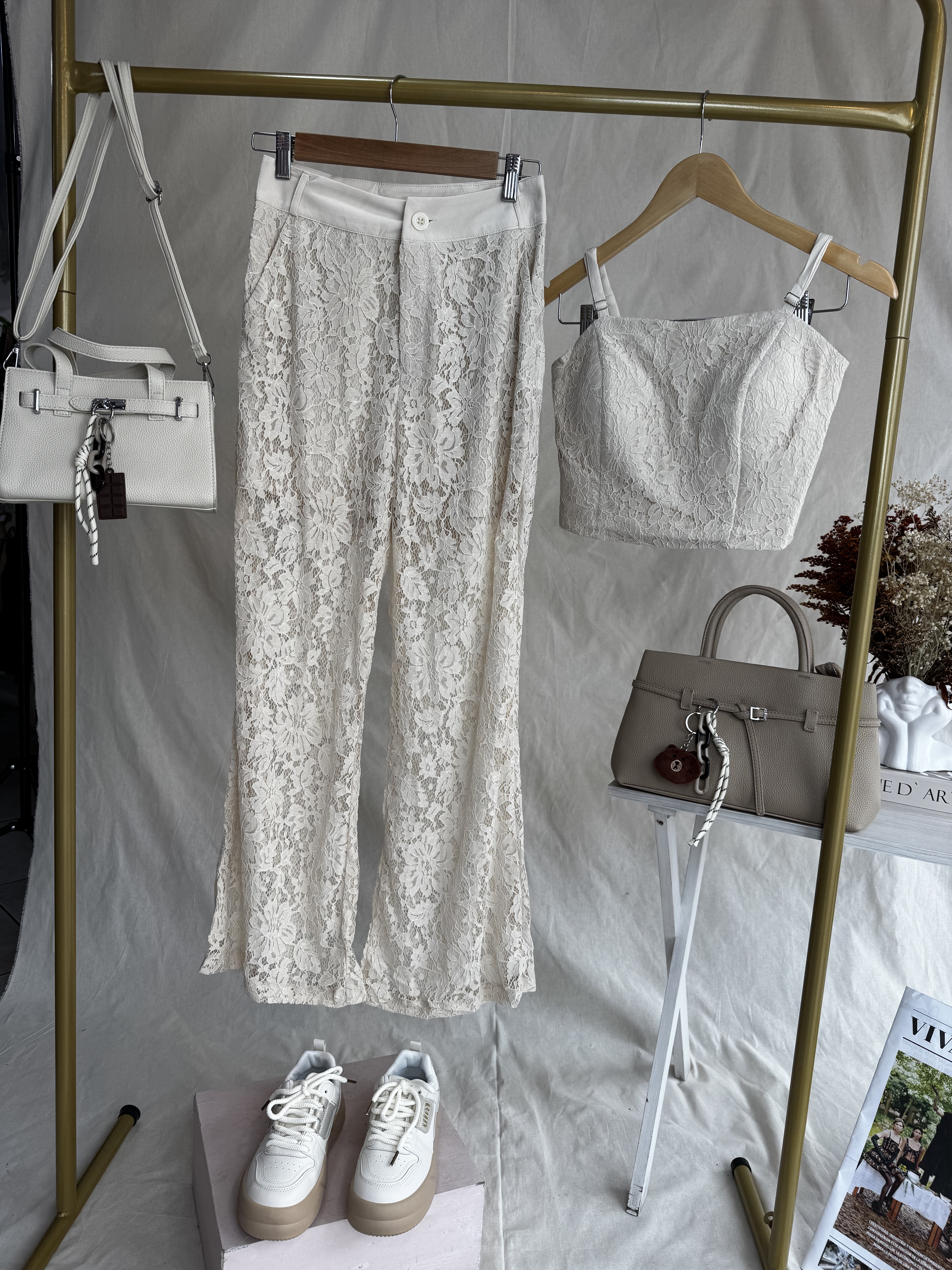 Conjunto de encaje blanco