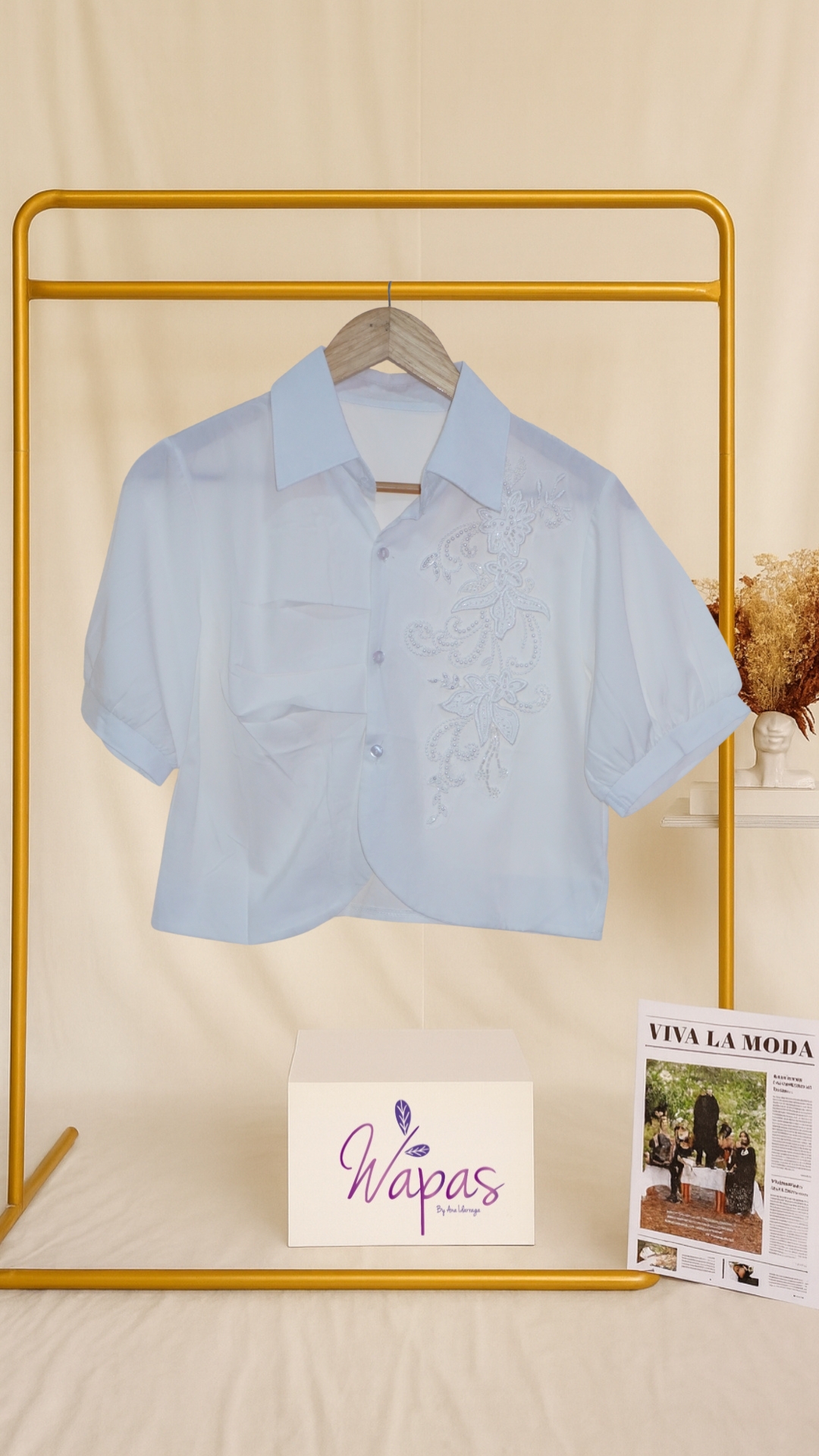 Camisa blanca clara de manga corta