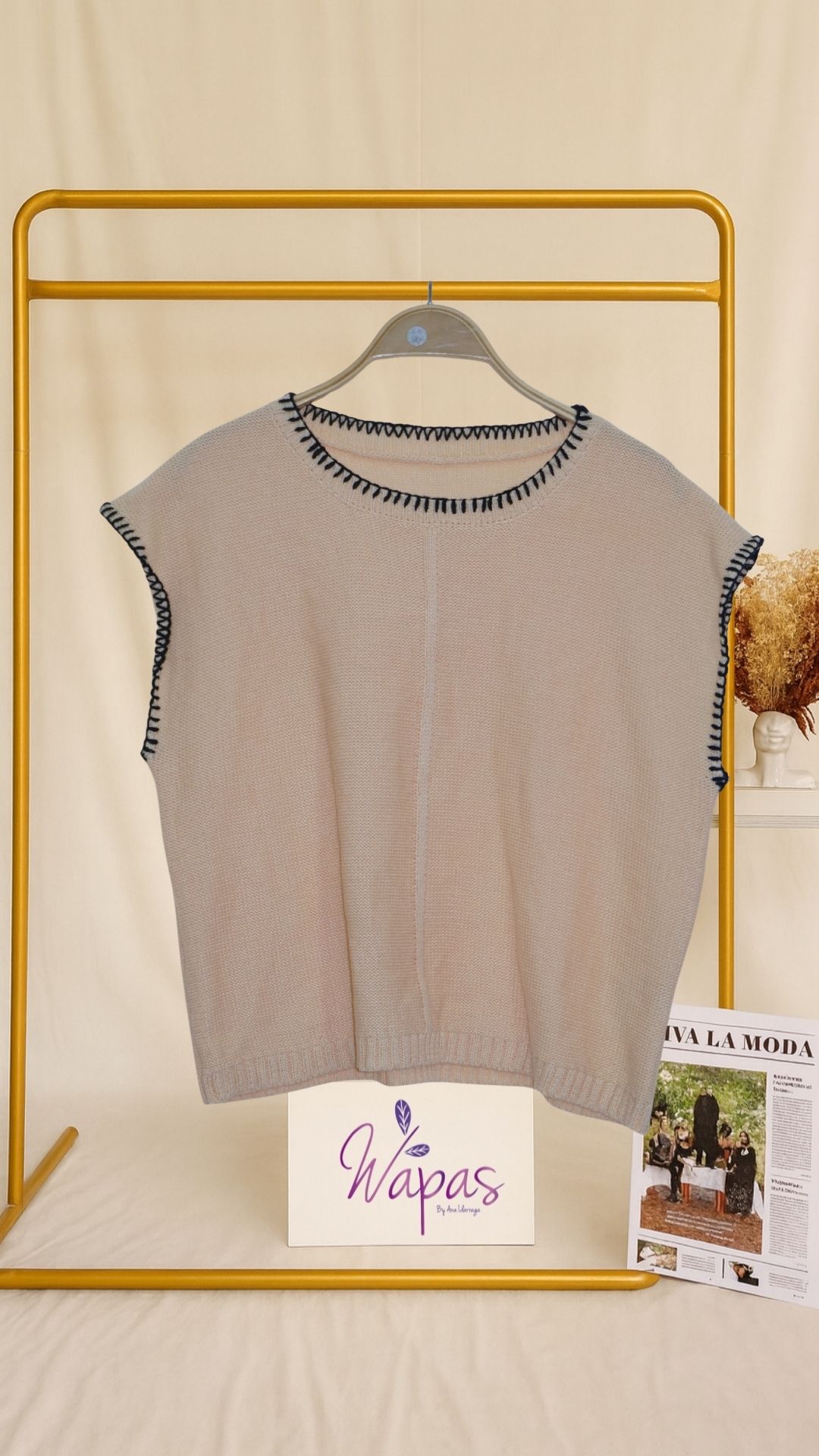 Blusa sin mangas de punto detalles negros