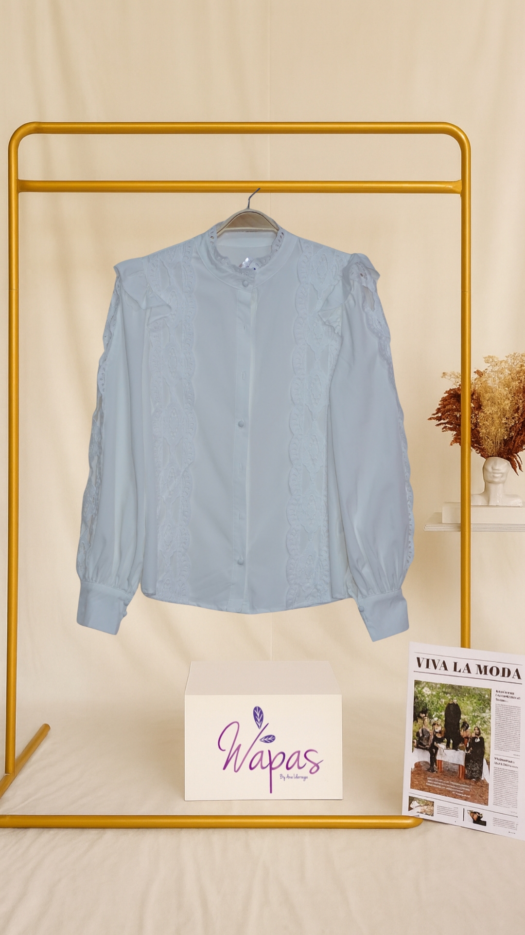 Blusa celeste de manga larga