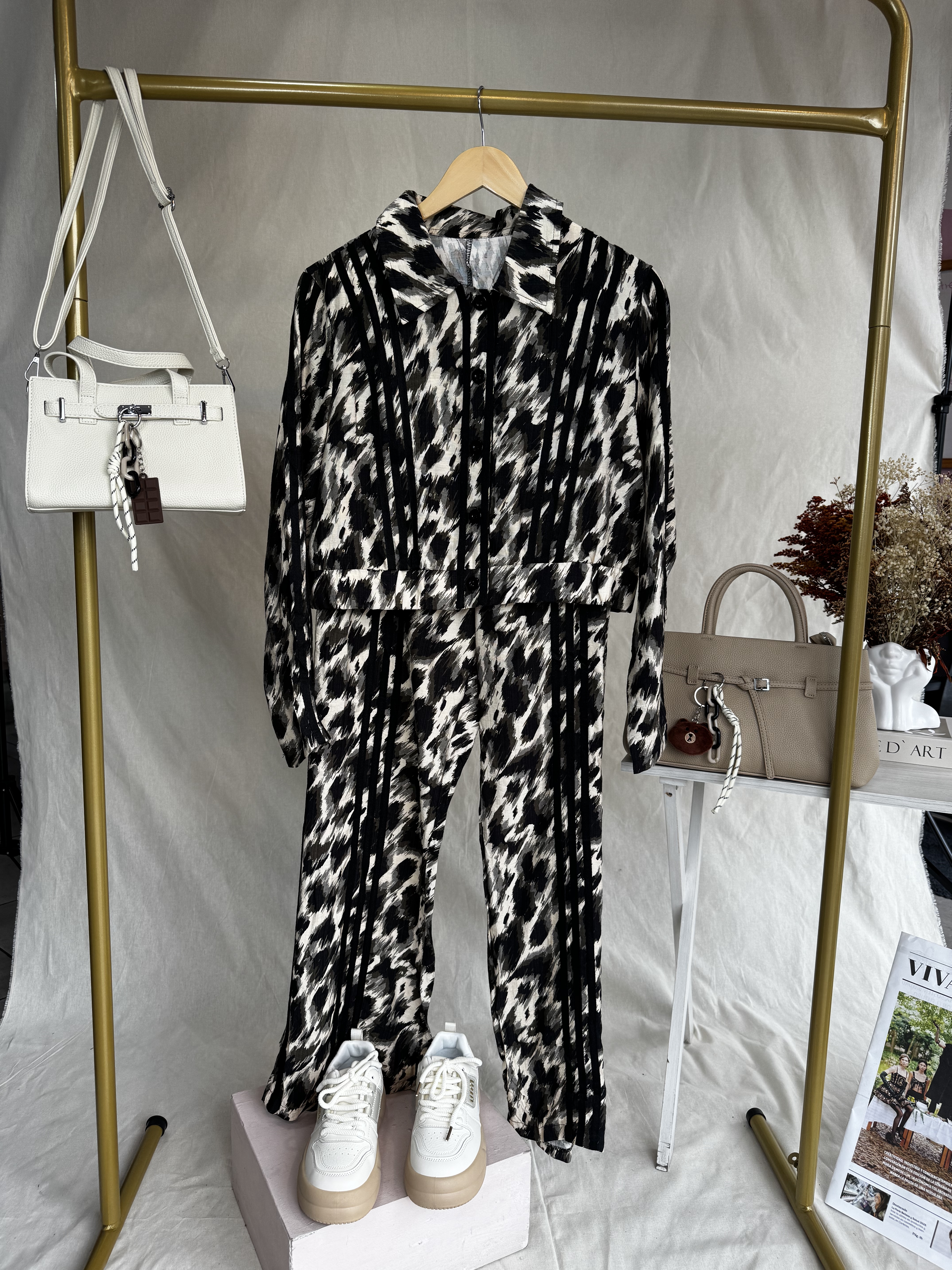 Conjunto estampado animal print