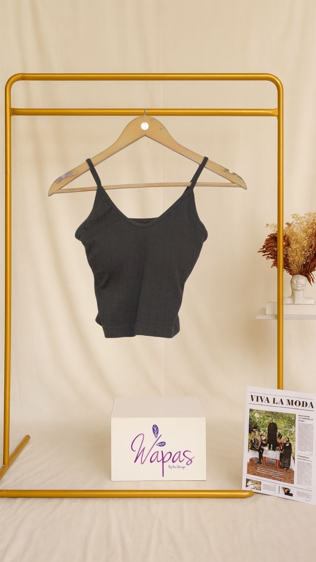 Top de tirantes negro