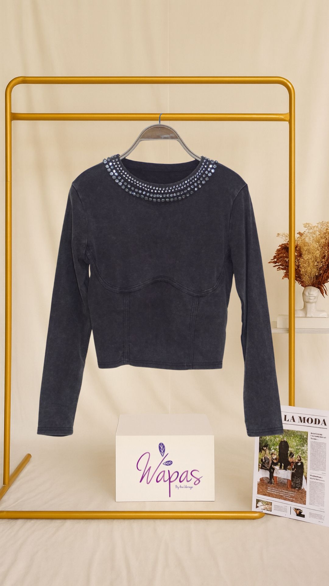 Suéter negro con pedrería