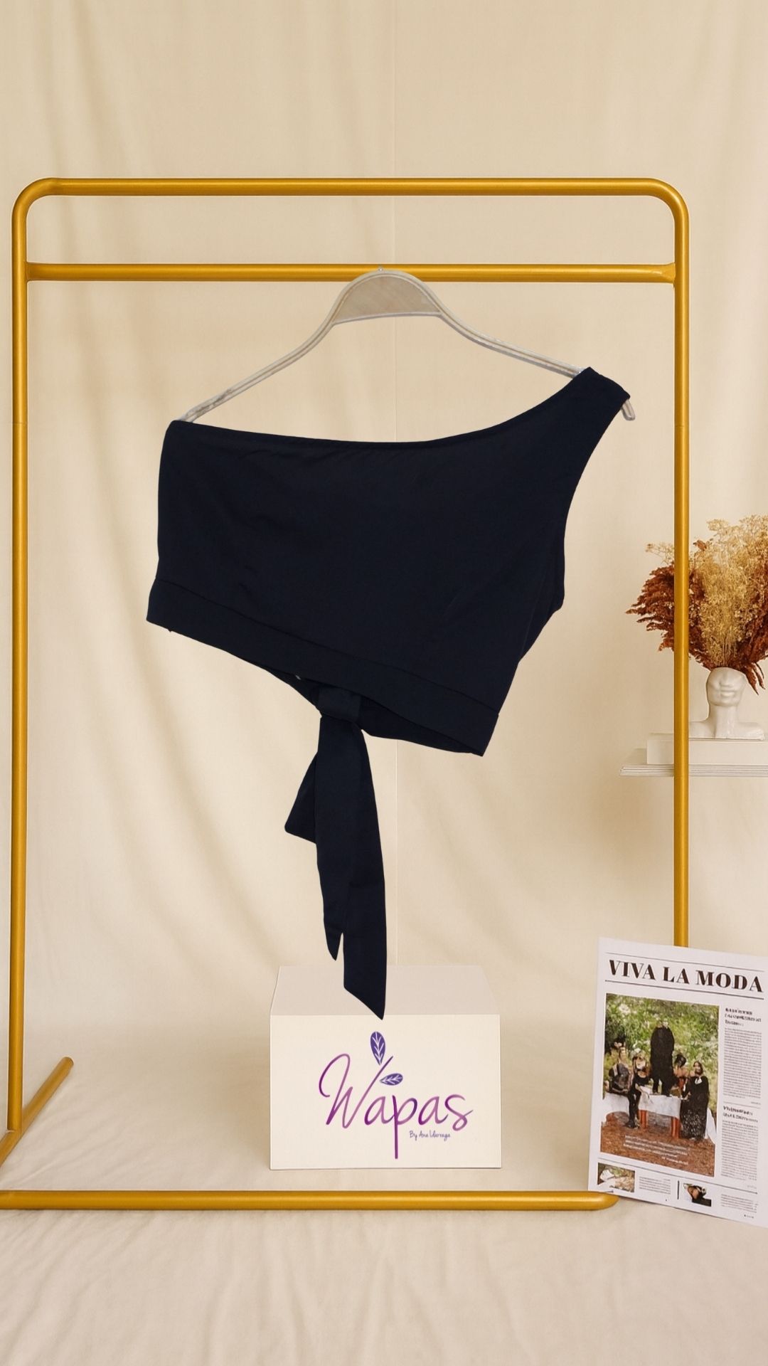 Top asimétrico negro