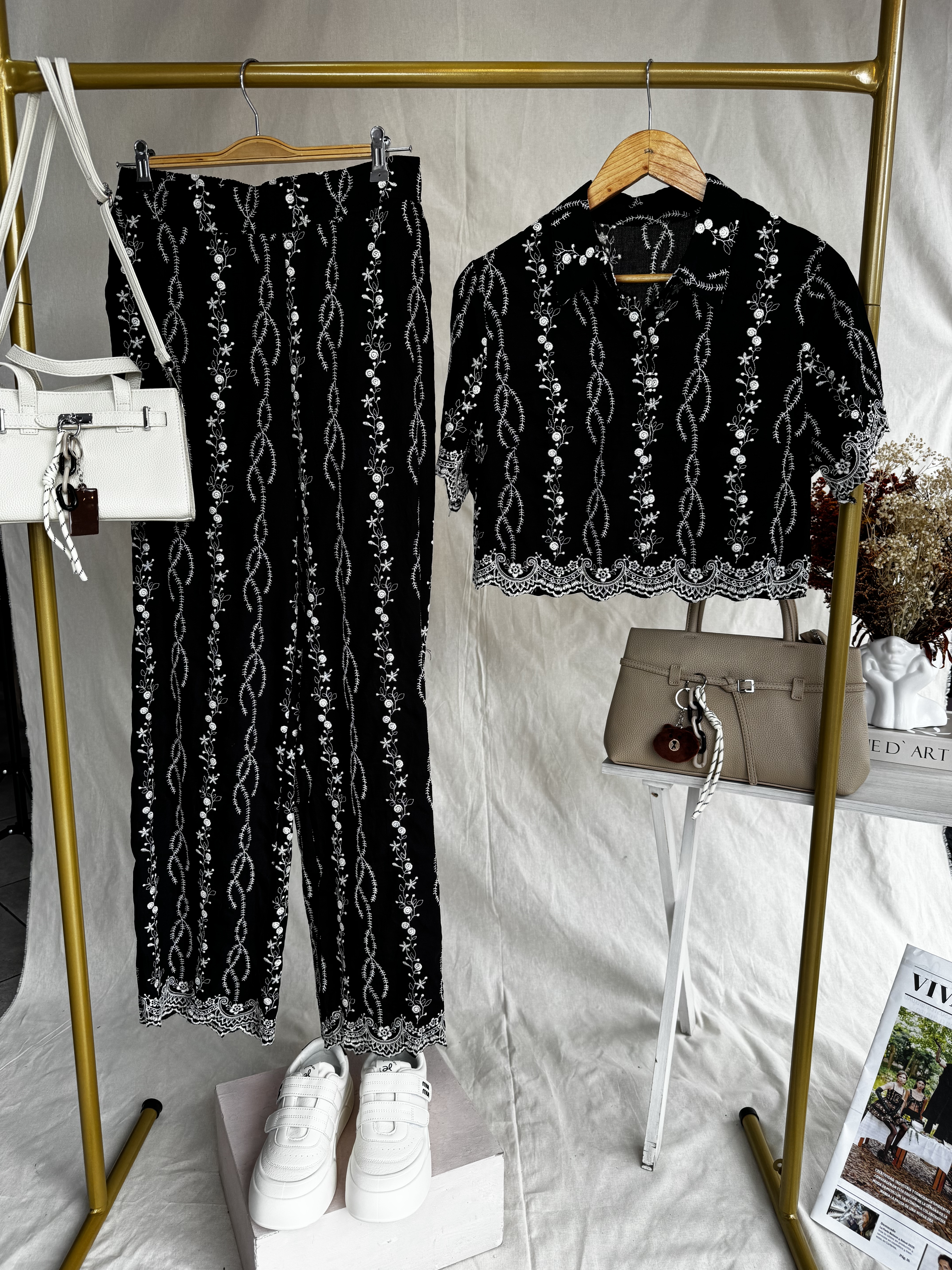 Conjunto de dos piezas negro con bordado