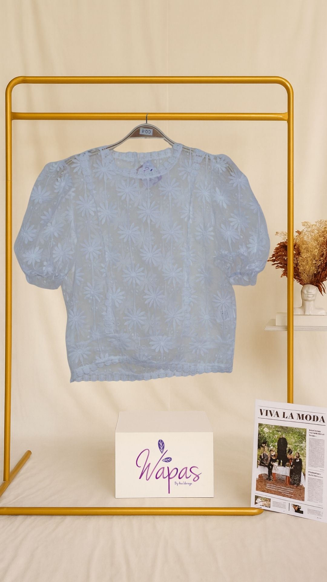 Blusa azul de encaje