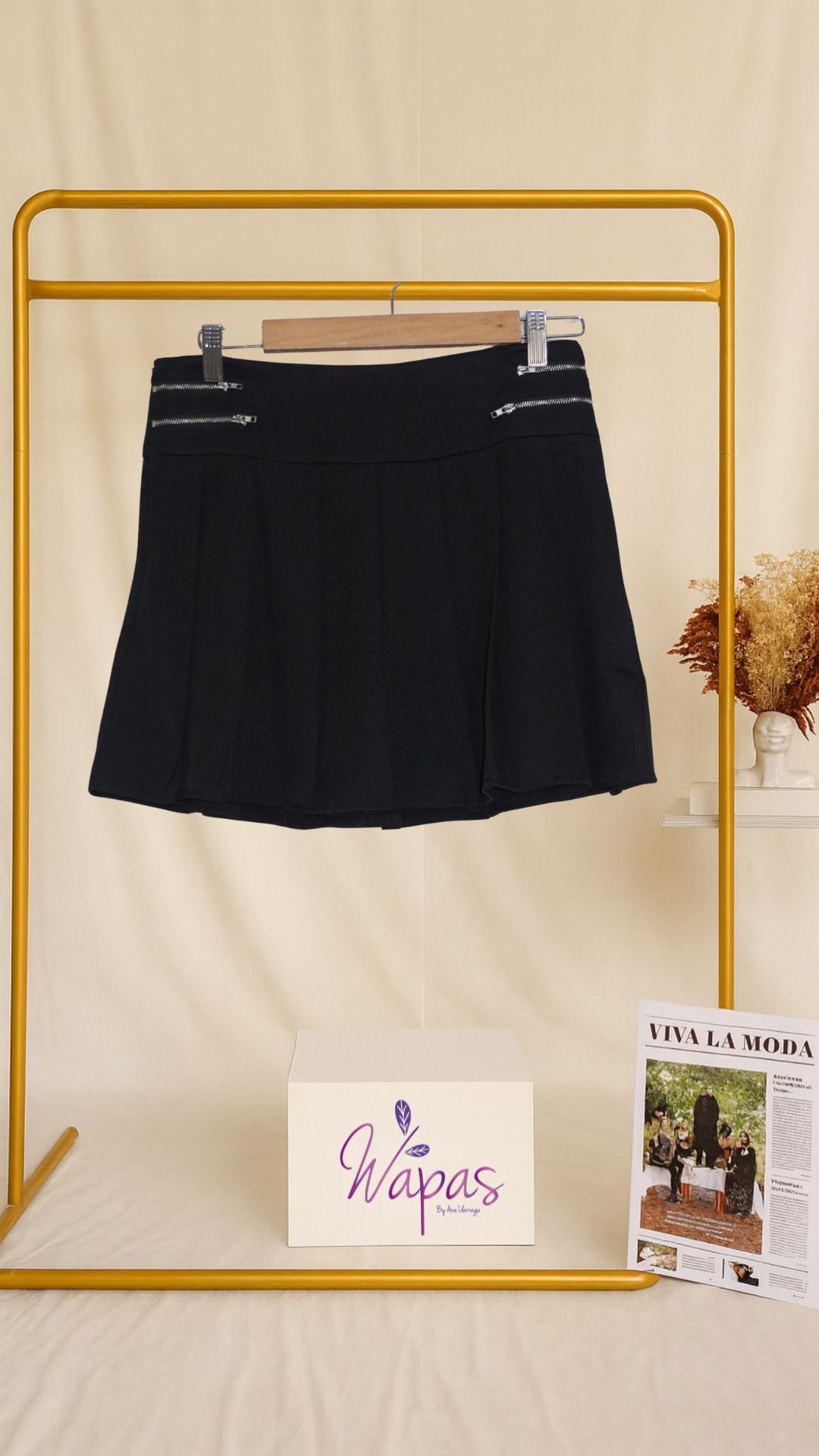 Falda negra corta
