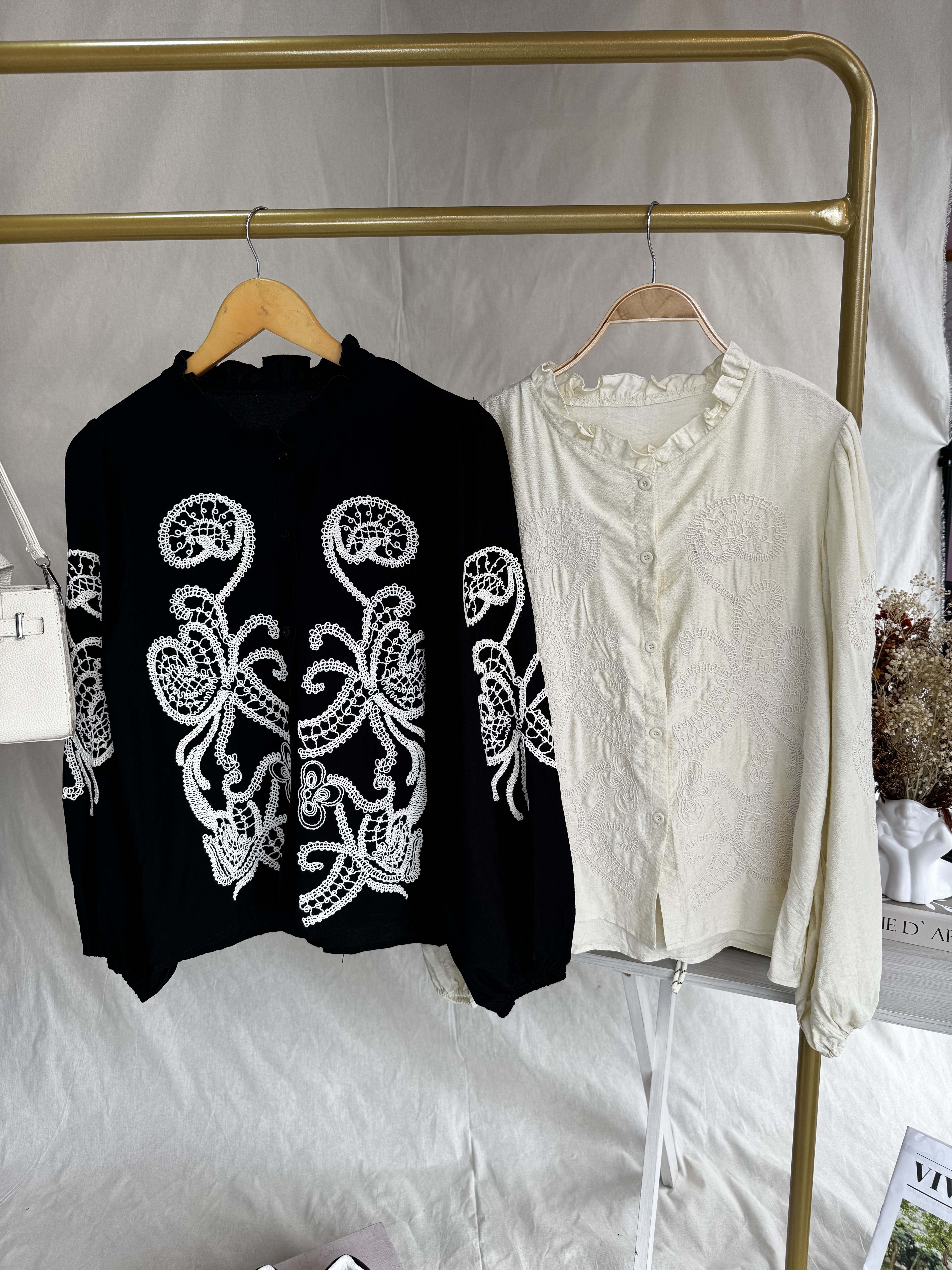 Camisa negra bordada