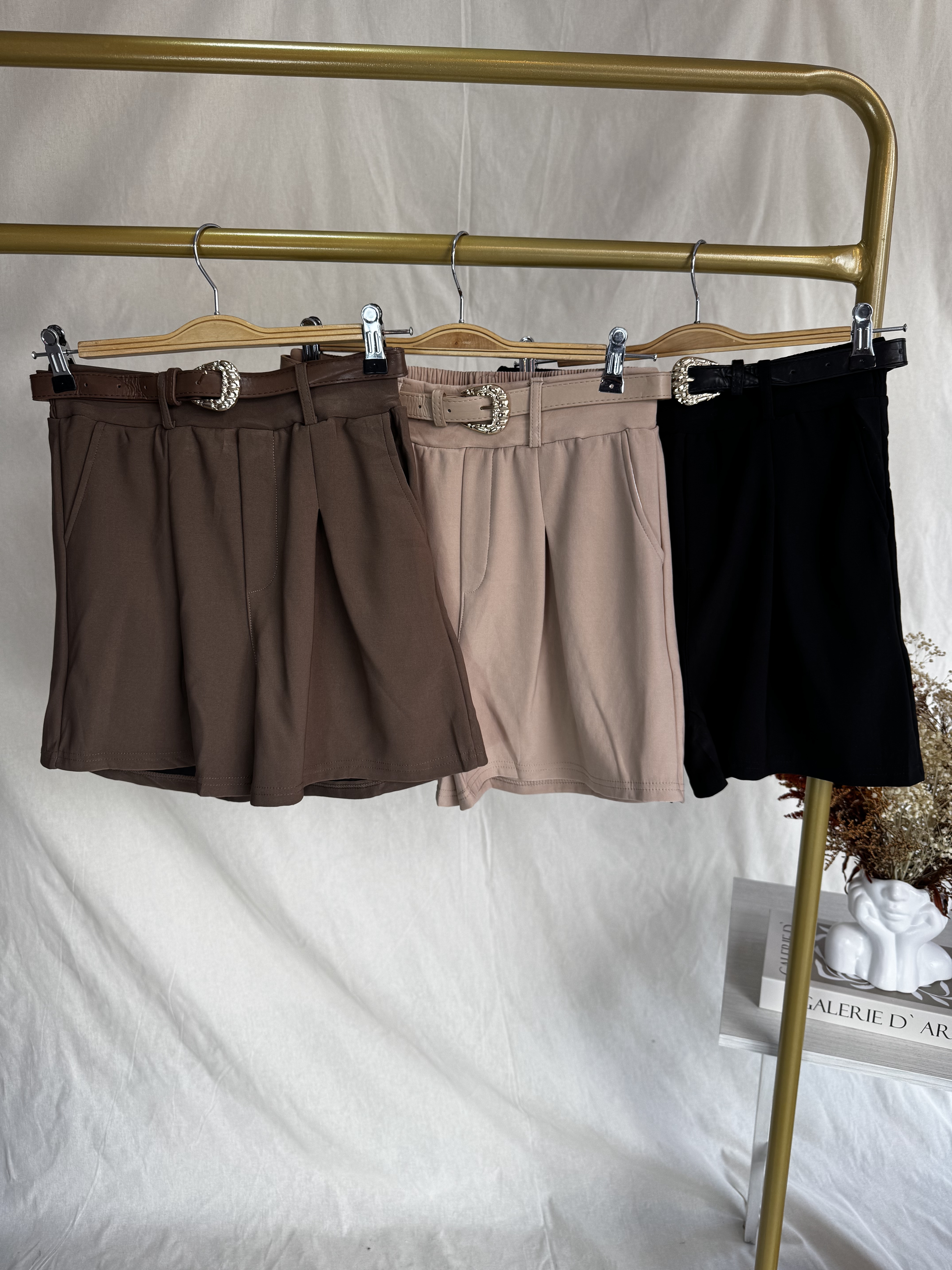 Shorts de mujer con cinturón