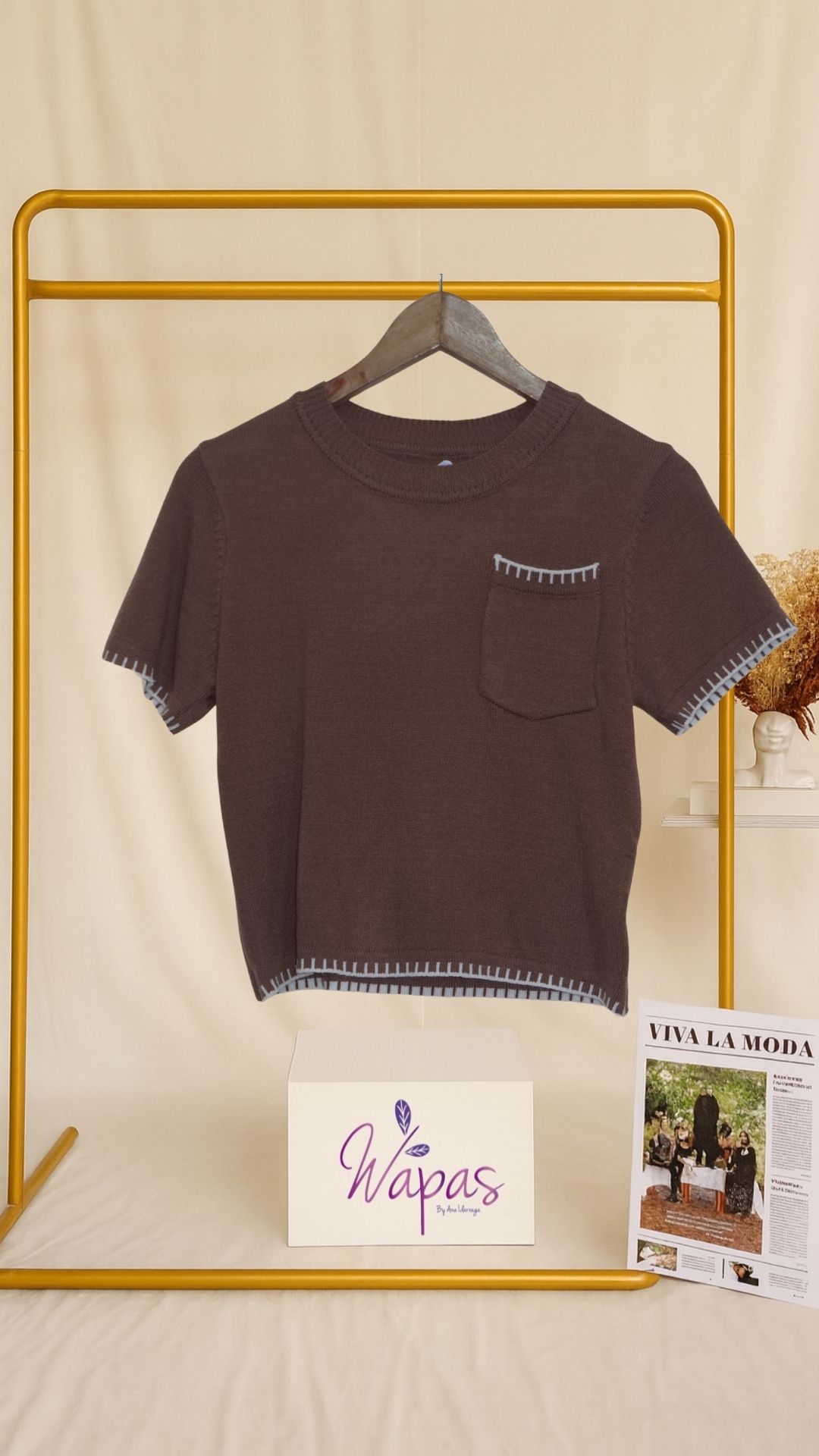 Camiseta marrón con bolsillo