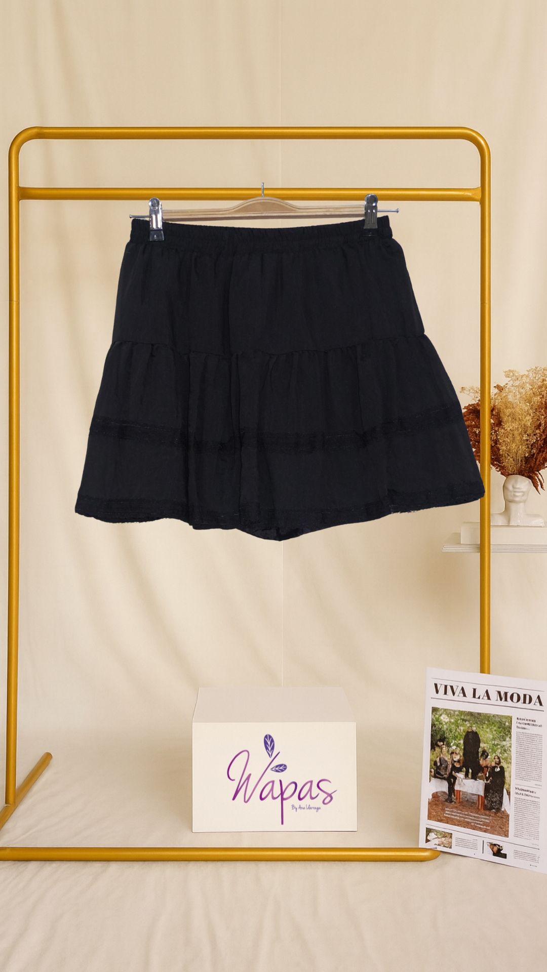 Falda corta negra