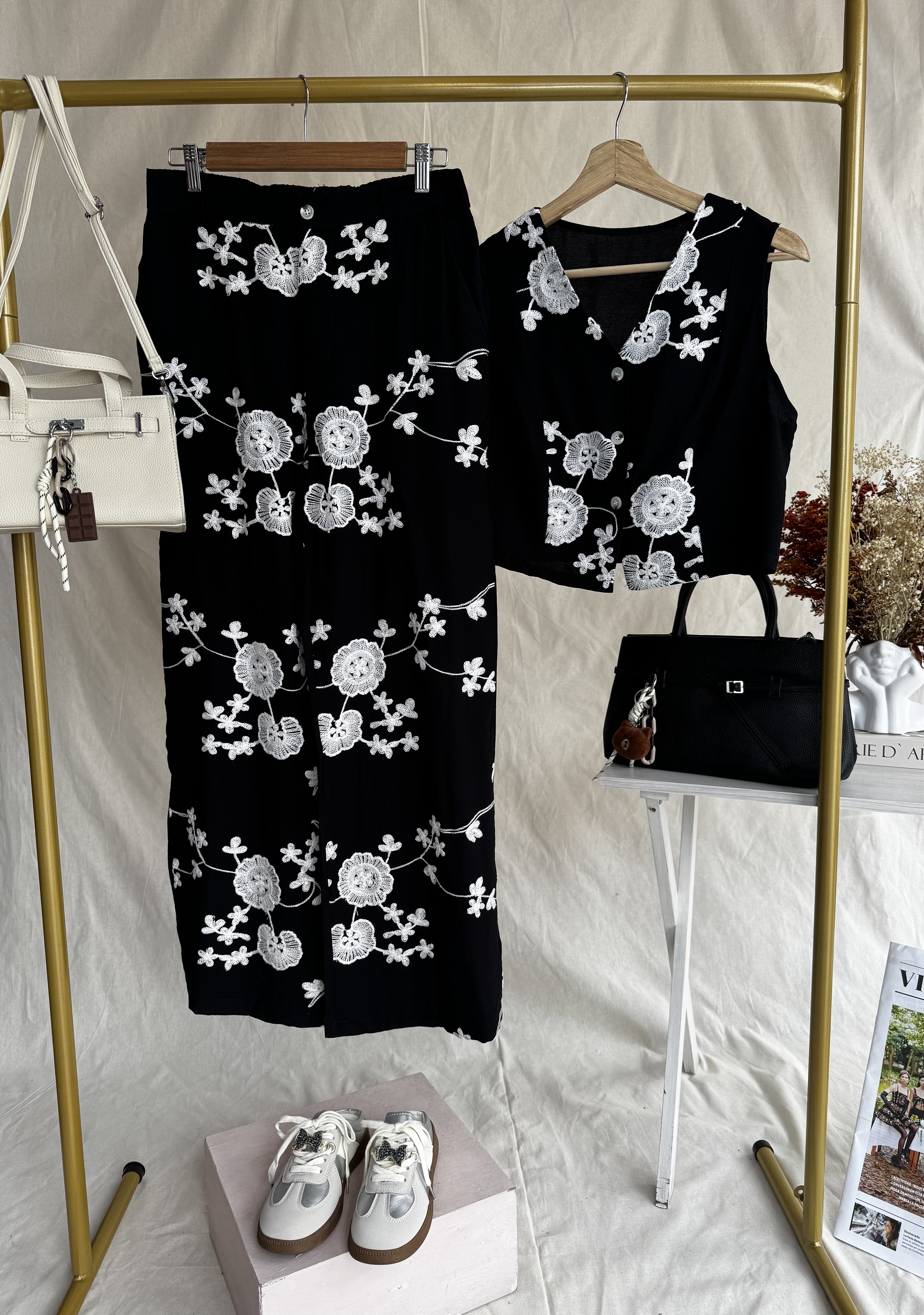 Conjunto de falda y blusa bordado