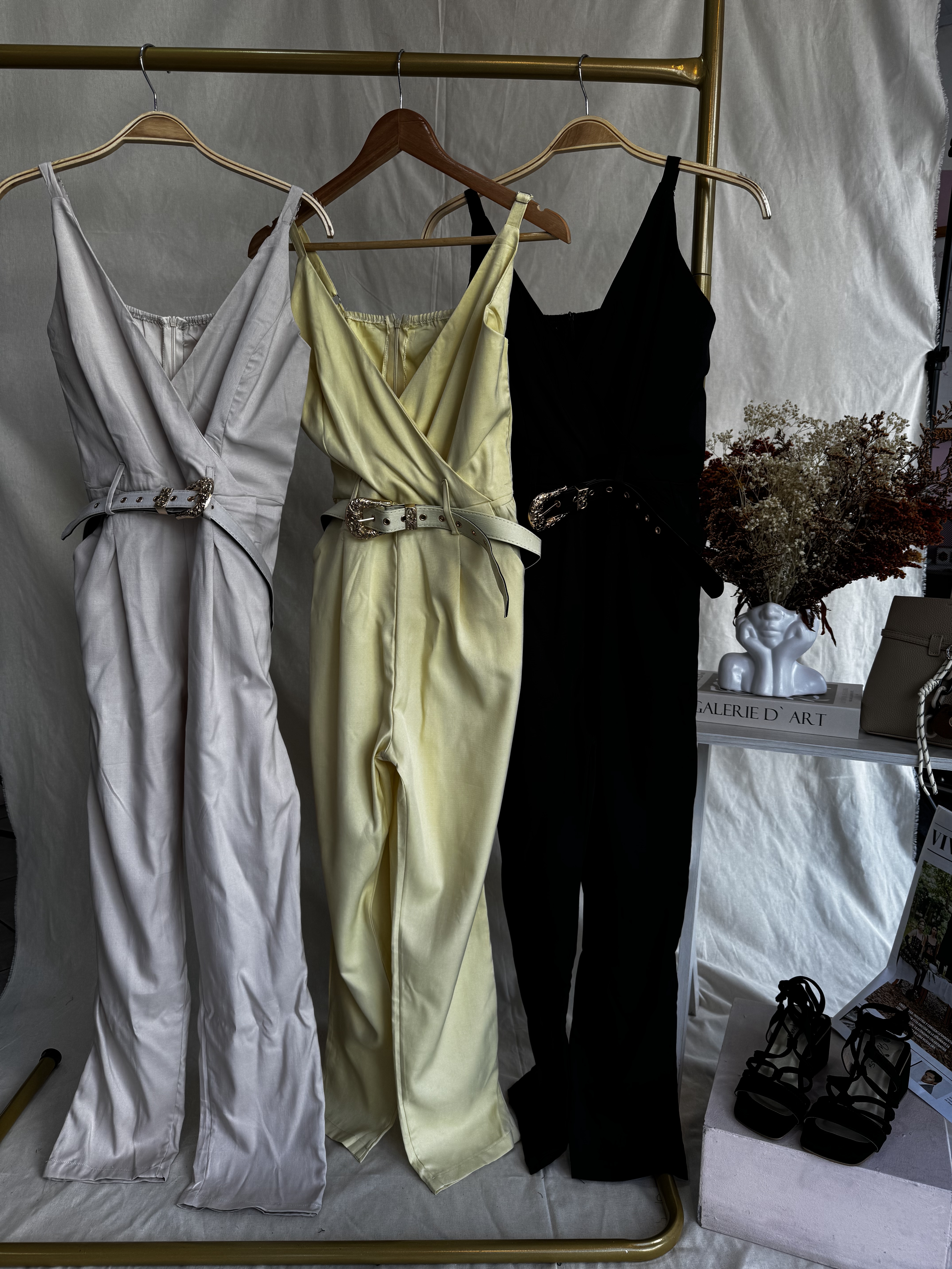 Mono elegante de mujer