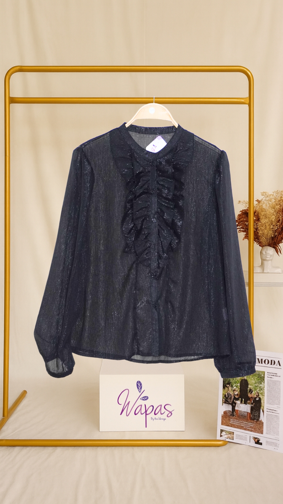 Blusa negra con volantes