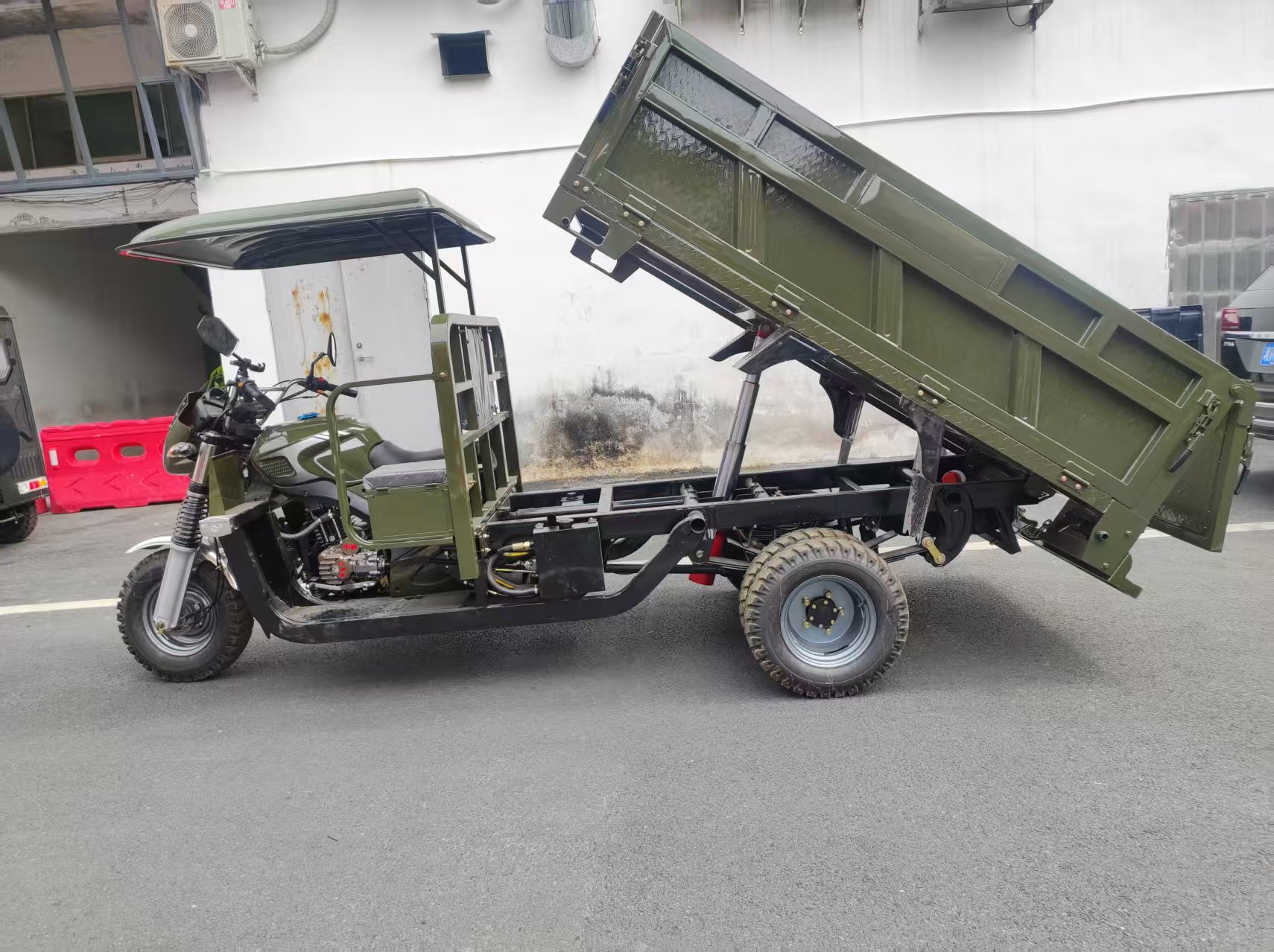 Tomahawk Dump Tricycle