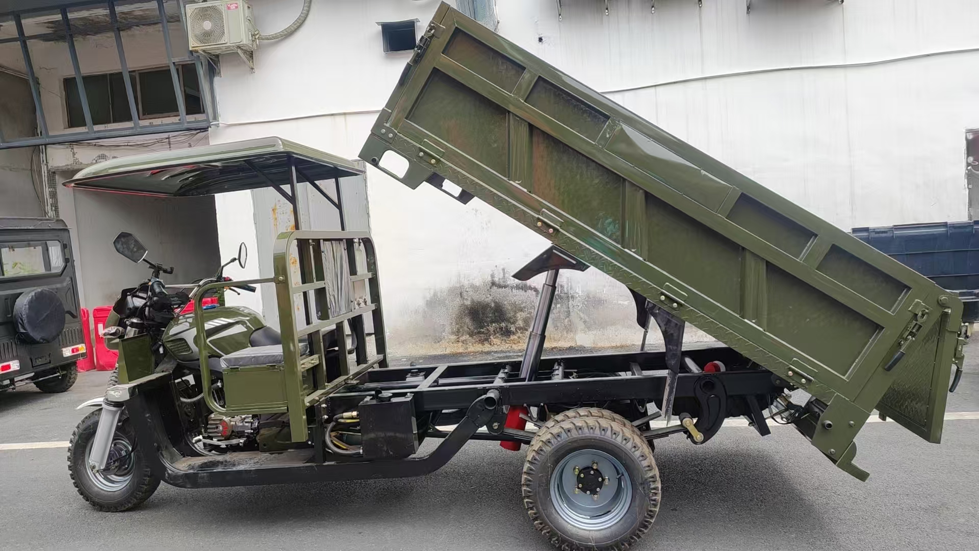 Tomahawk Dump Tricycle