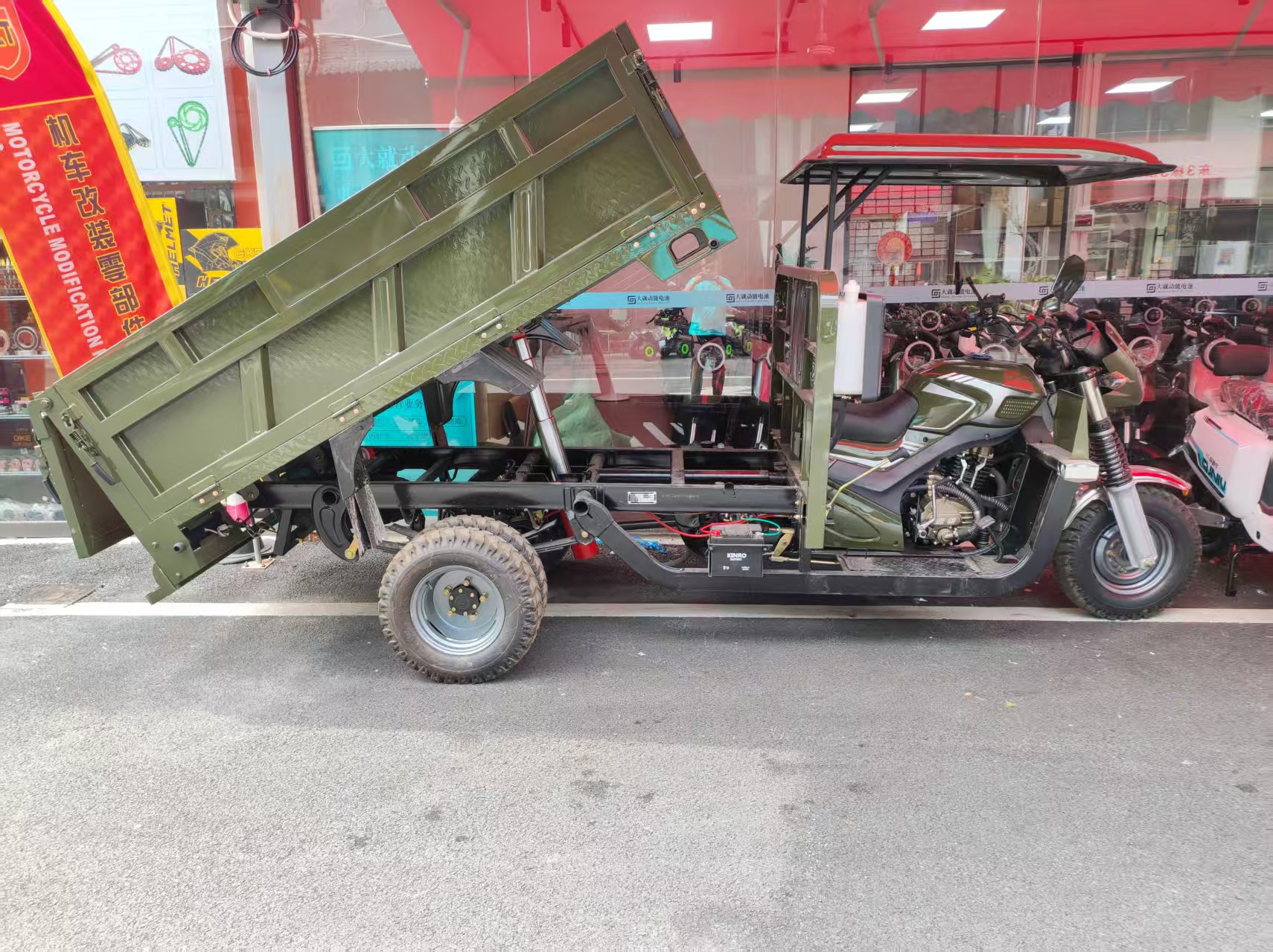 Tomahawk Dump Tricycle