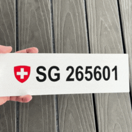 Autokennzeichen aus weissem Plexiglas