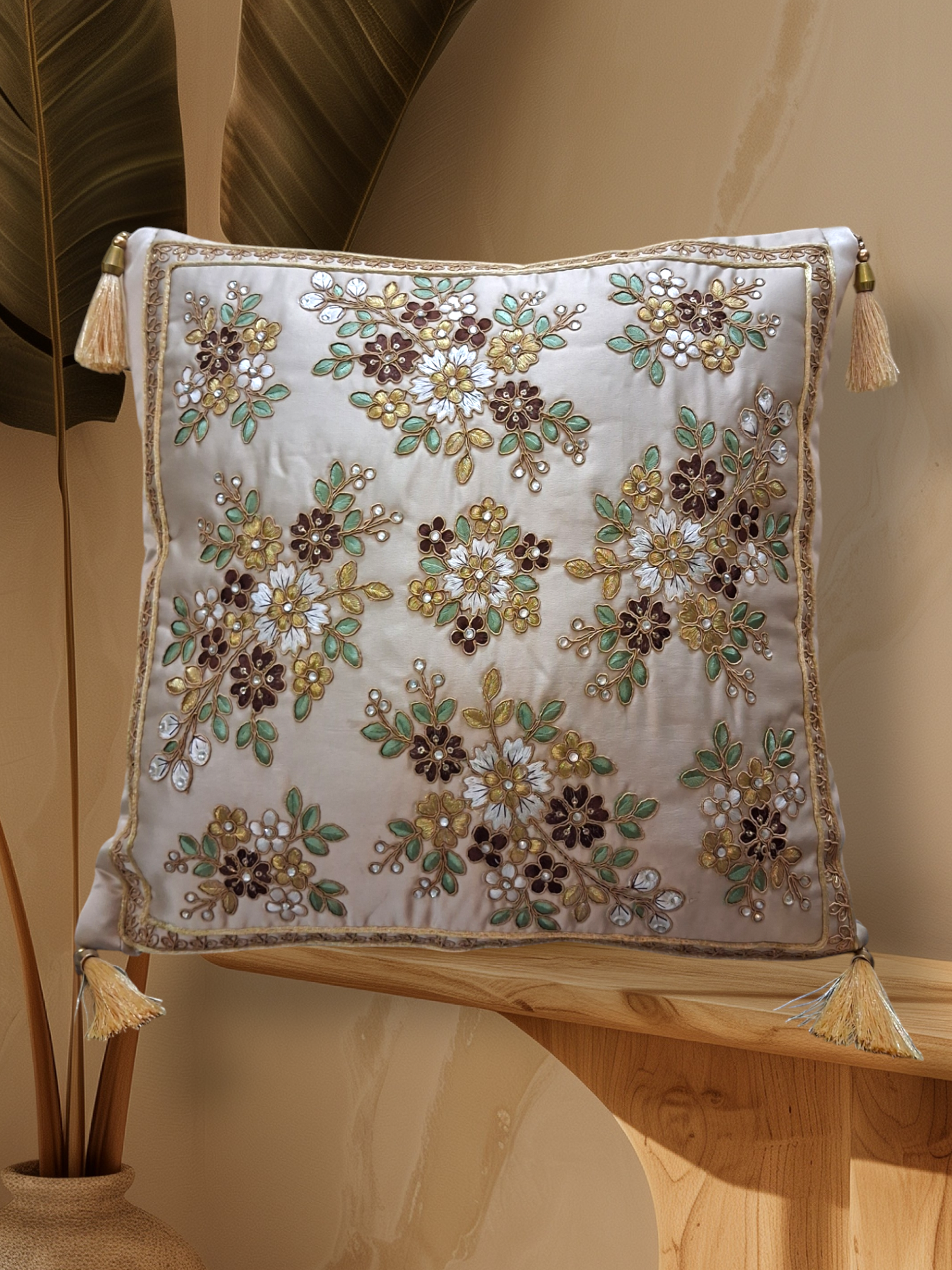 Cojín bordado floral