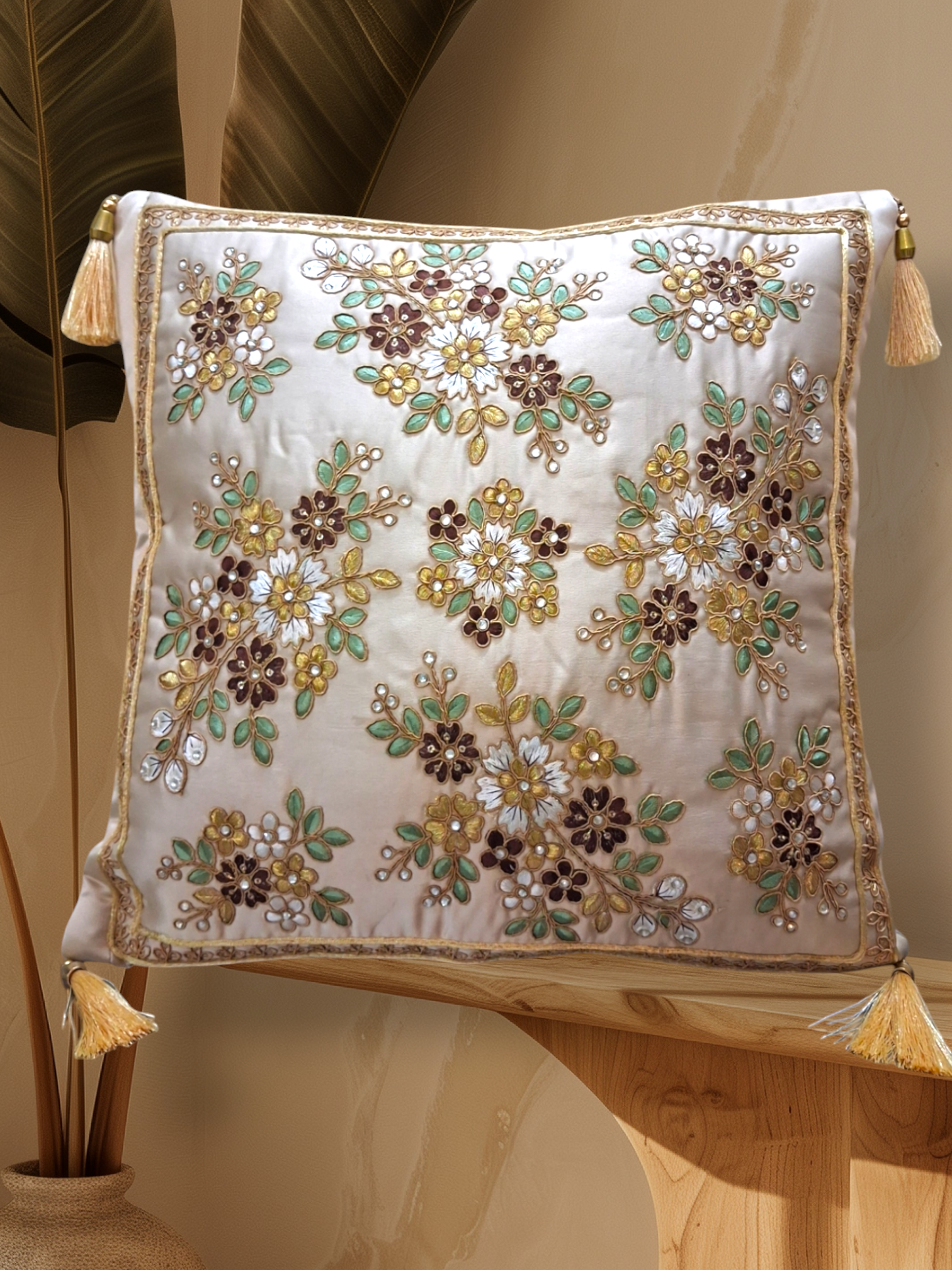 Cojín bordado artesanal