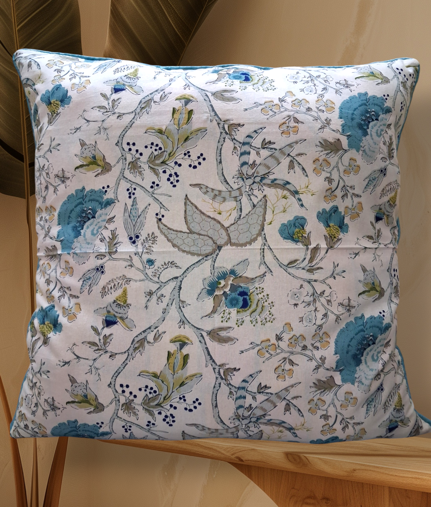 Cojín decorativo floral azul