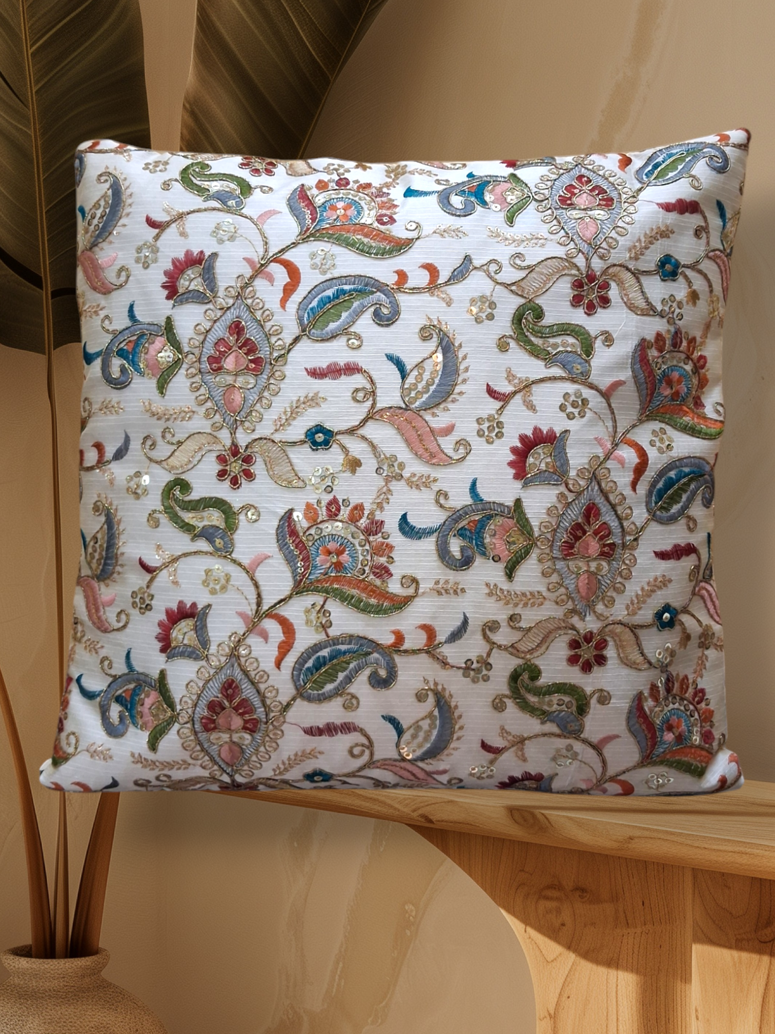 Cojín bordado artesanal