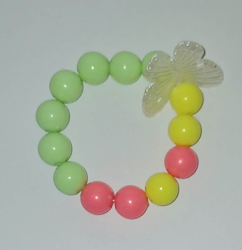 Vaikiška plastikinių karoliukų apyrankė